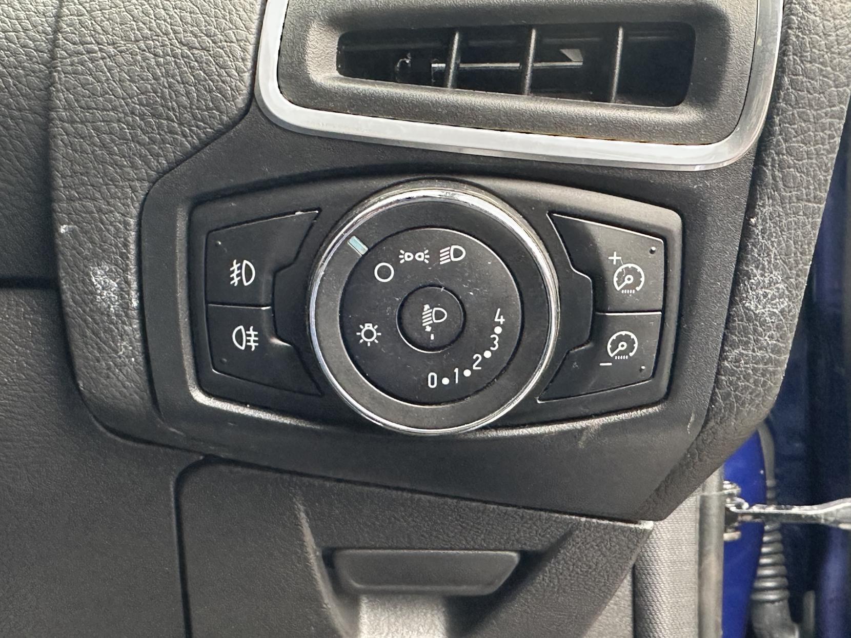 Ford Focus 1.6 Titanium Hatchback 5dr Petrol Powershift Euro 6 (125 ps)