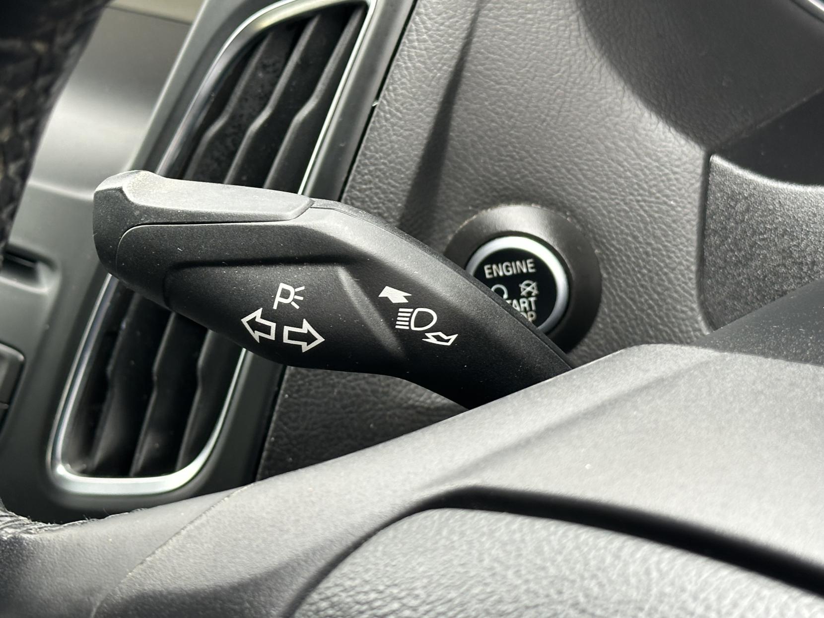 Ford Focus 1.6 Titanium Hatchback 5dr Petrol Powershift Euro 6 (125 ps)