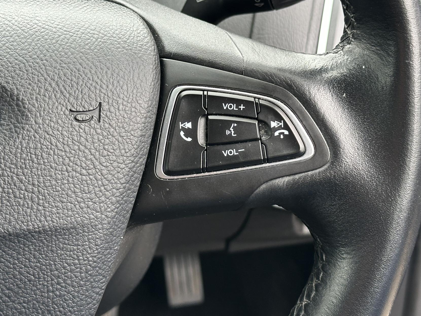 Ford Focus 1.6 Titanium Hatchback 5dr Petrol Powershift Euro 6 (125 ps)