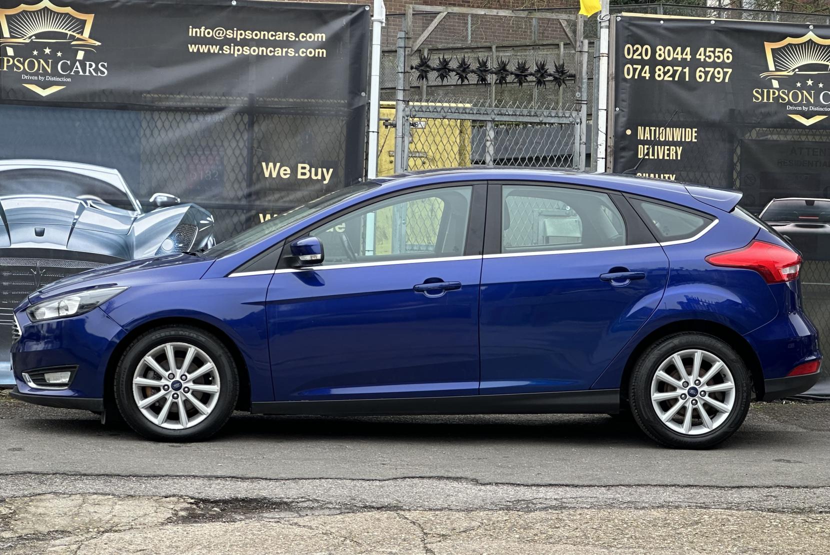 Ford Focus 1.6 Titanium Hatchback 5dr Petrol Powershift Euro 6 (125 ps)