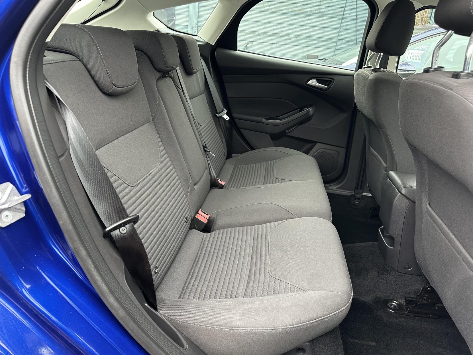 Ford Focus 1.6 Titanium Hatchback 5dr Petrol Powershift Euro 6 (125 ps)