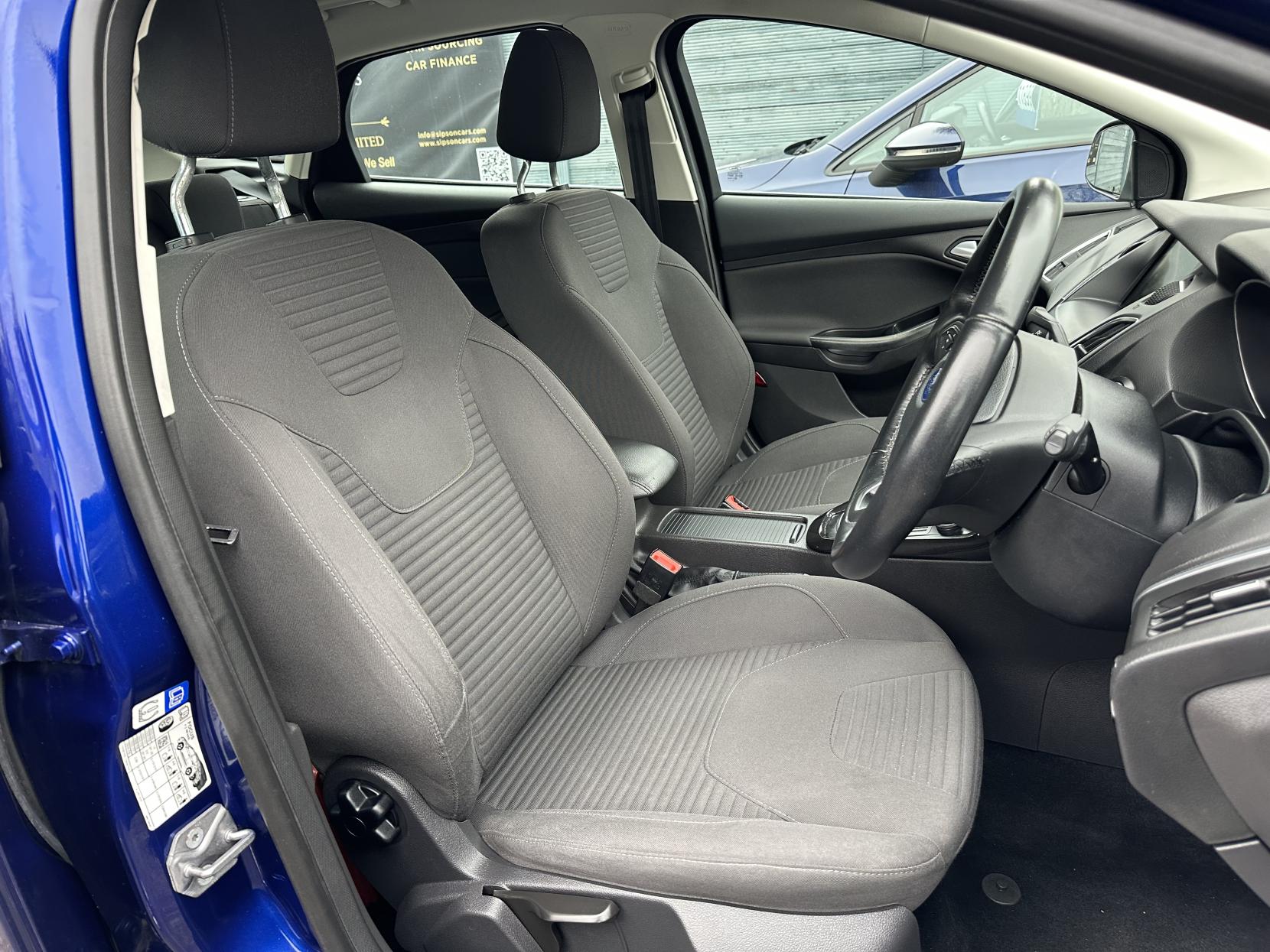 Ford Focus 1.6 Titanium Hatchback 5dr Petrol Powershift Euro 6 (125 ps)