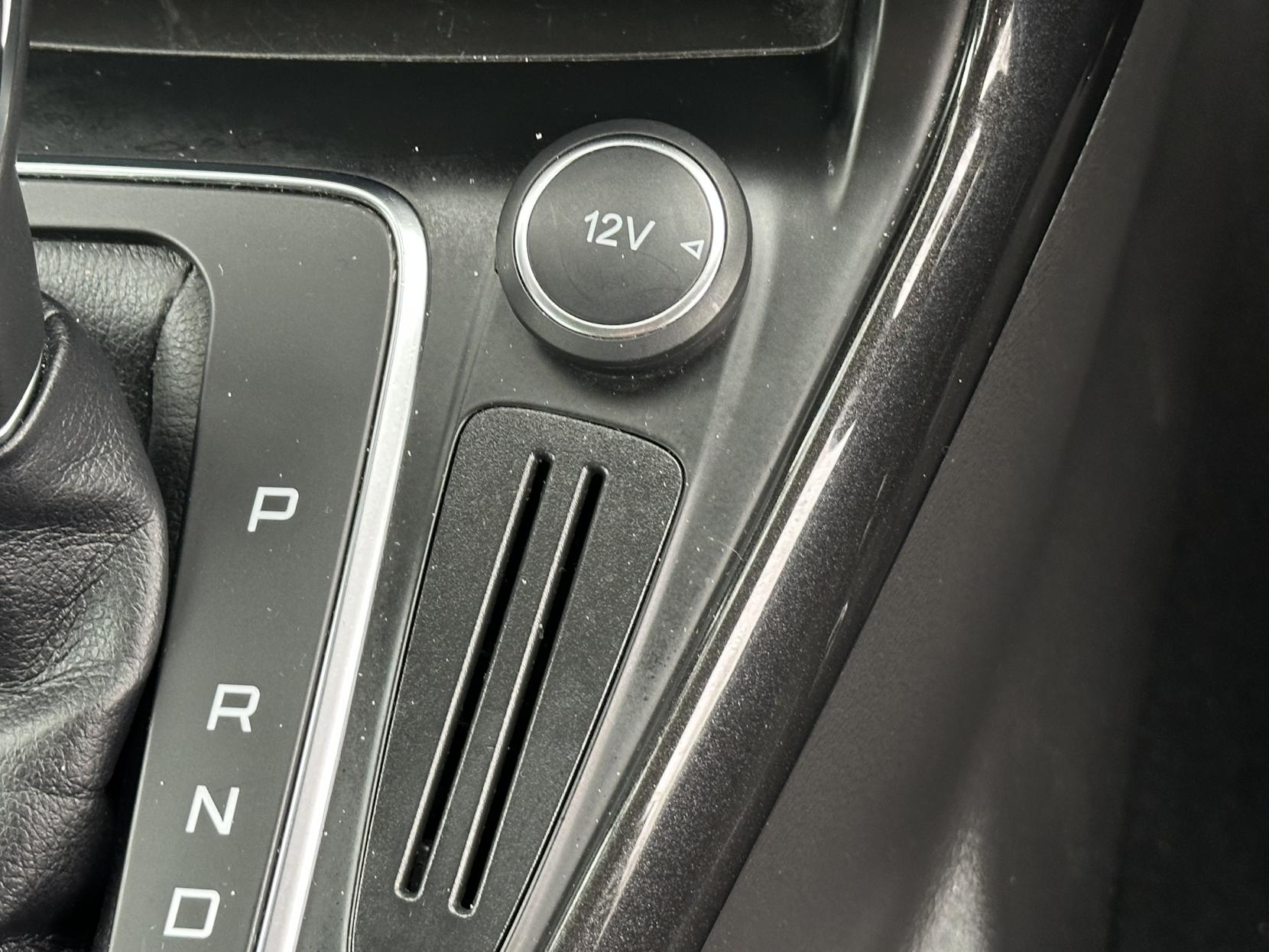 Ford Focus 1.6 Titanium Hatchback 5dr Petrol Powershift Euro 6 (125 ps)