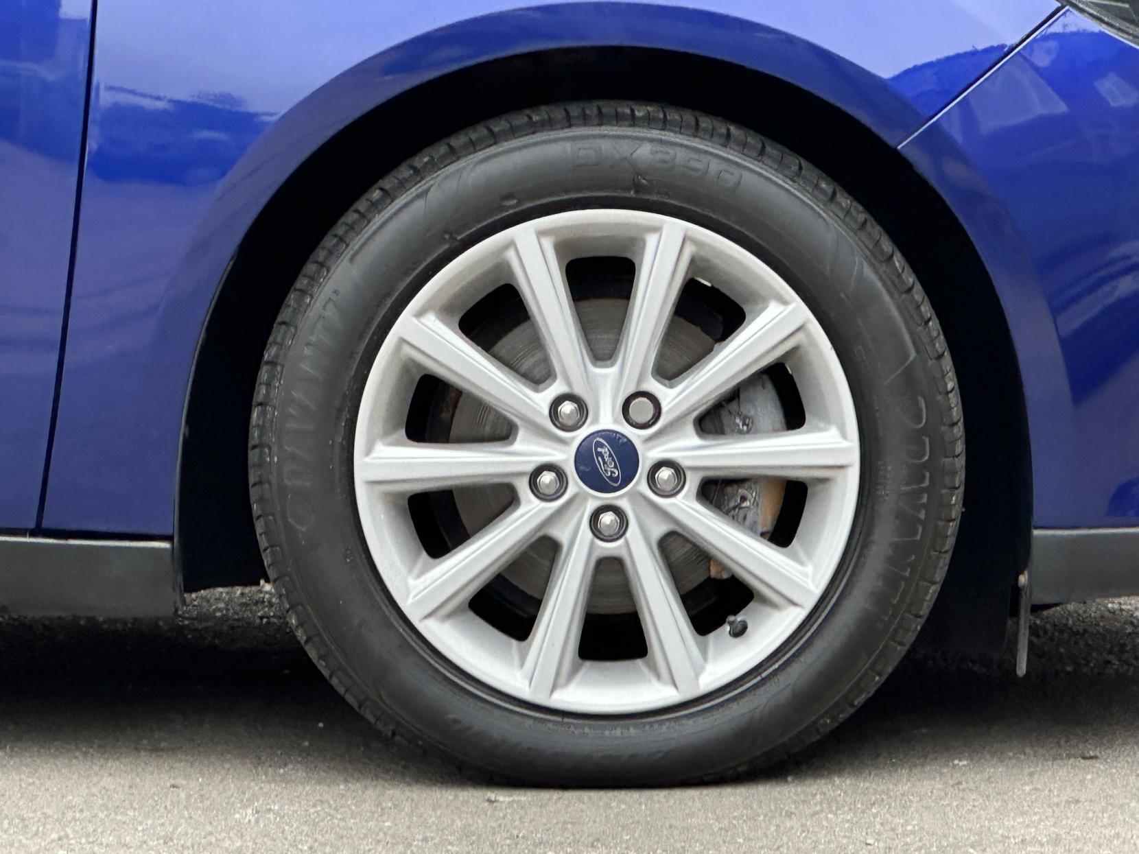 Ford Focus 1.6 Titanium Hatchback 5dr Petrol Powershift Euro 6 (125 ps)