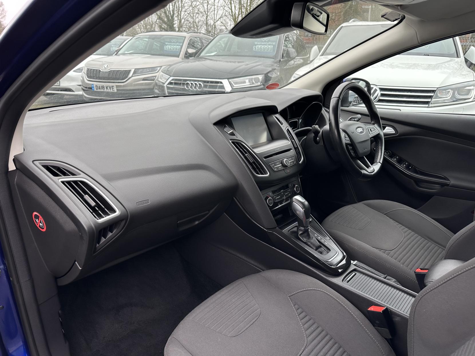 Ford Focus 1.6 Titanium Hatchback 5dr Petrol Powershift Euro 6 (125 ps)