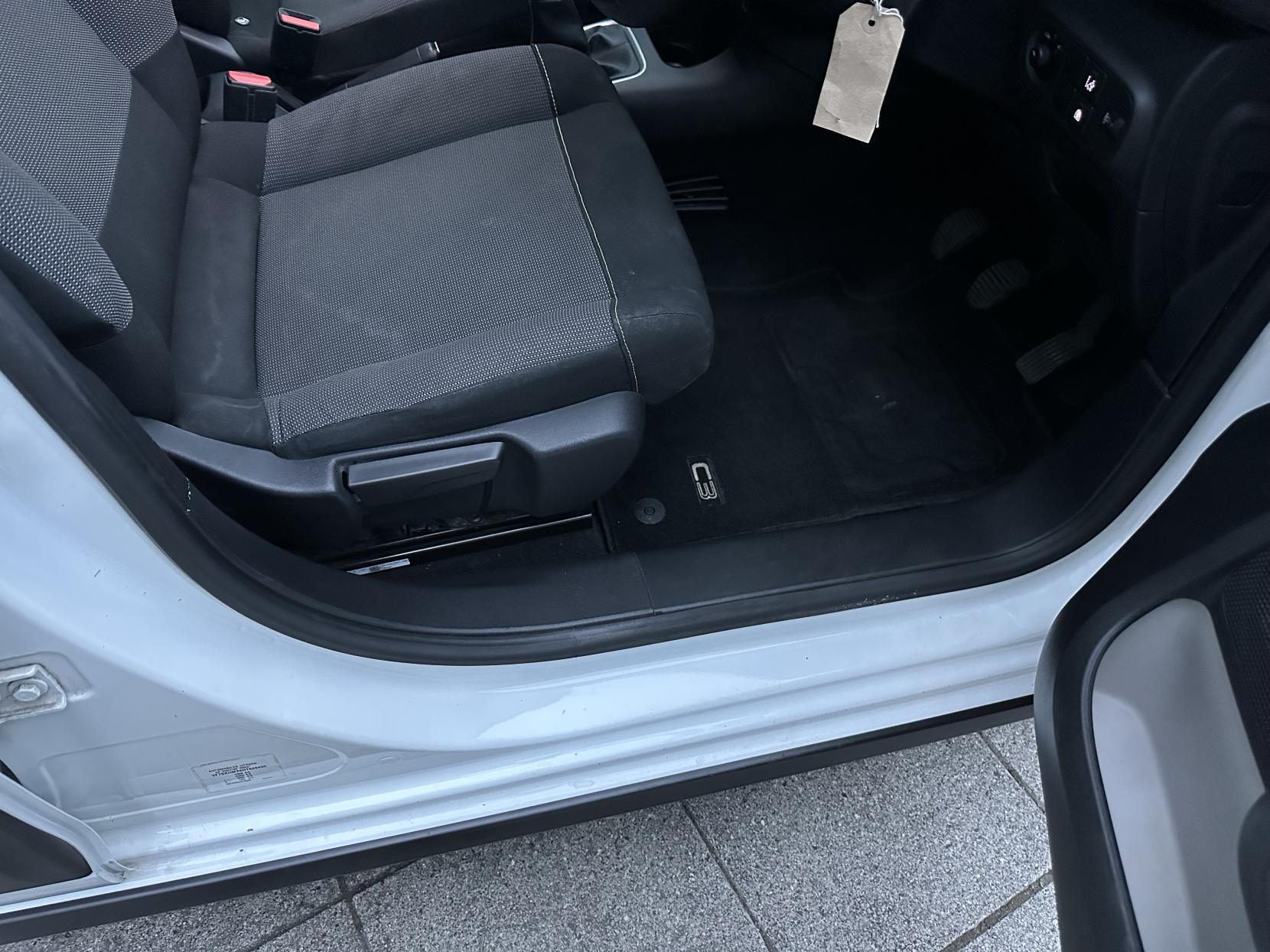 Citroen C3 1.2 PureTech Flair Hatchback 5dr Petrol Manual Euro 6 (82 ps)