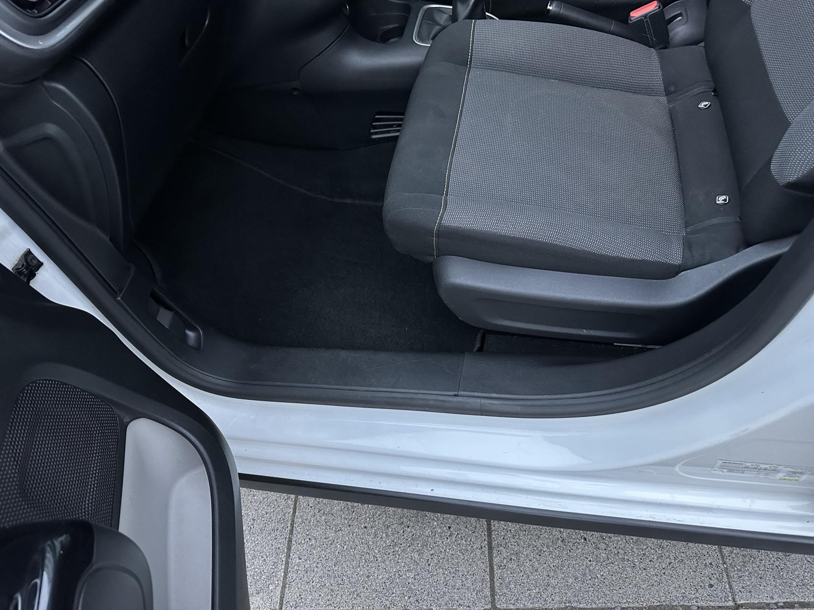 Citroen C3 1.2 PureTech Flair Hatchback 5dr Petrol Manual Euro 6 (82 ps)