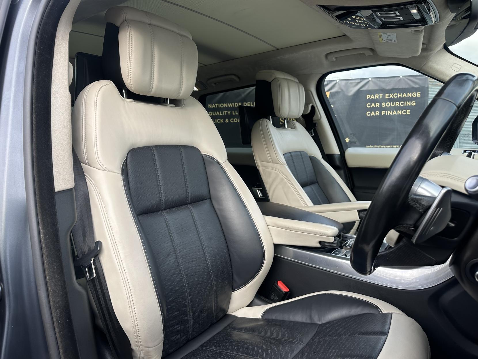 Land Rover Range Rover Sport 3.0 SD V6 Autobiography Dynamic SUV 5dr Diesel Auto 4WD Euro 6 (s/s) (306 ps)