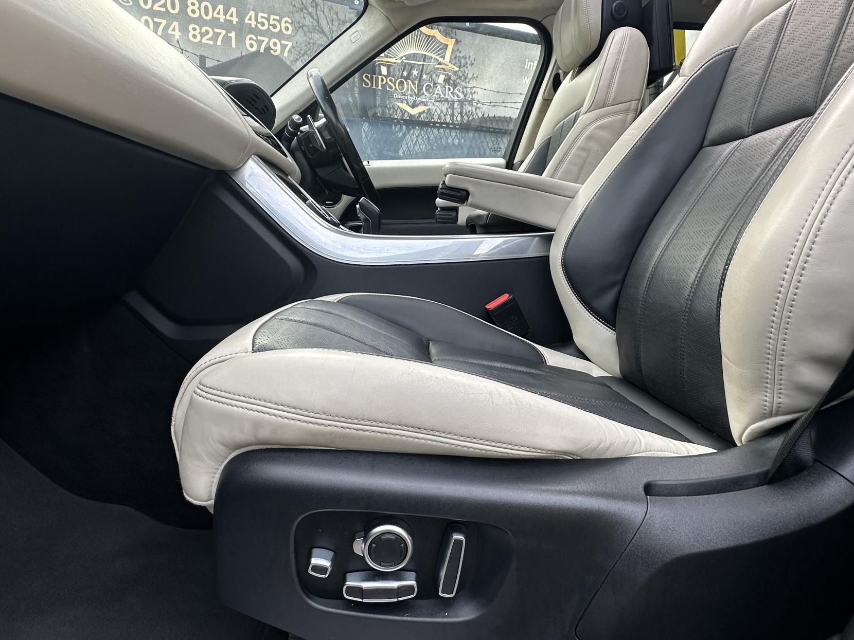 Land Rover Range Rover Sport 3.0 SD V6 Autobiography Dynamic SUV 5dr Diesel Auto 4WD Euro 6 (s/s) (306 ps)