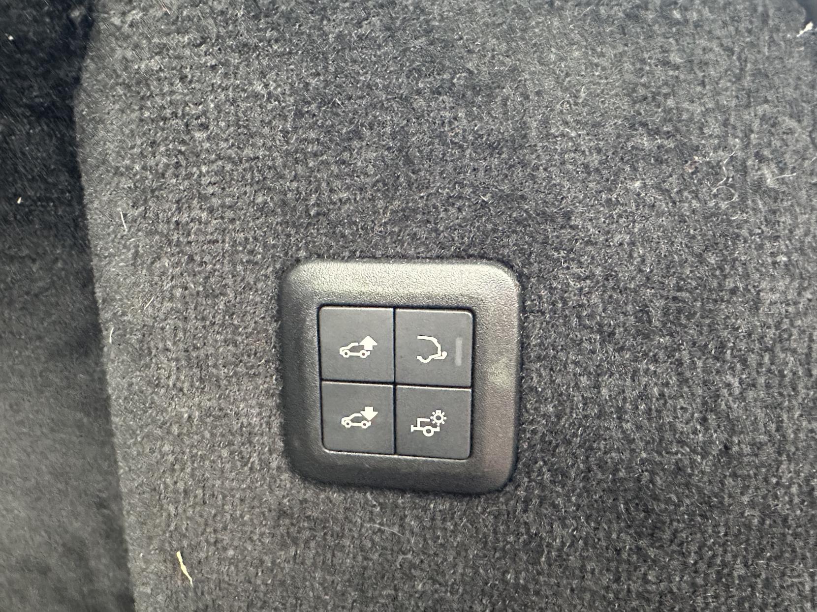 Land Rover Range Rover Sport 3.0 SD V6 Autobiography Dynamic SUV 5dr Diesel Auto 4WD Euro 6 (s/s) (306 ps)