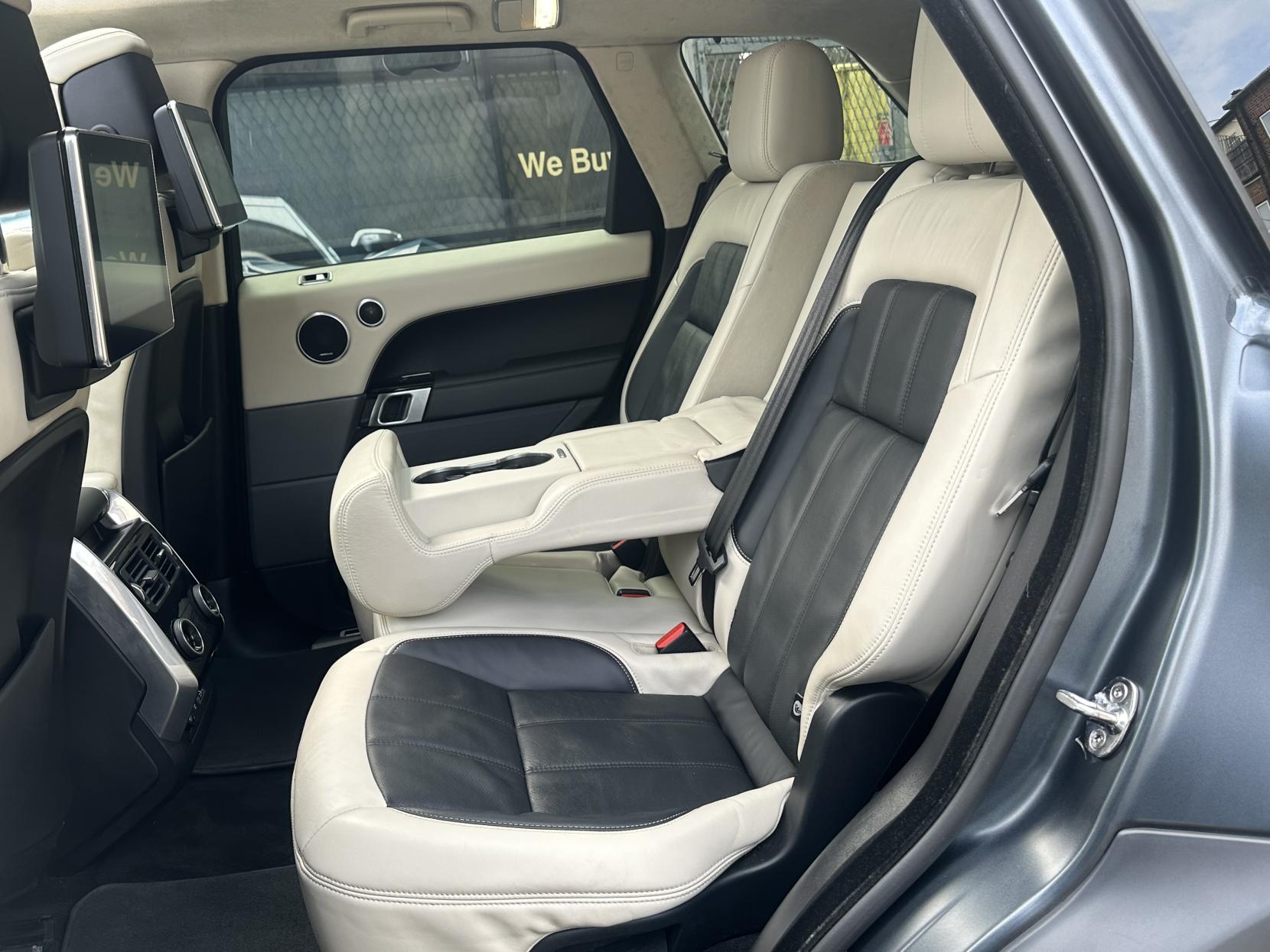 Land Rover Range Rover Sport 3.0 SD V6 Autobiography Dynamic SUV 5dr Diesel Auto 4WD Euro 6 (s/s) (306 ps)