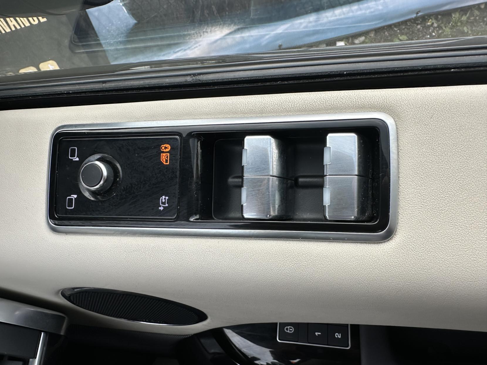 Land Rover Range Rover Sport 3.0 SD V6 Autobiography Dynamic SUV 5dr Diesel Auto 4WD Euro 6 (s/s) (306 ps)