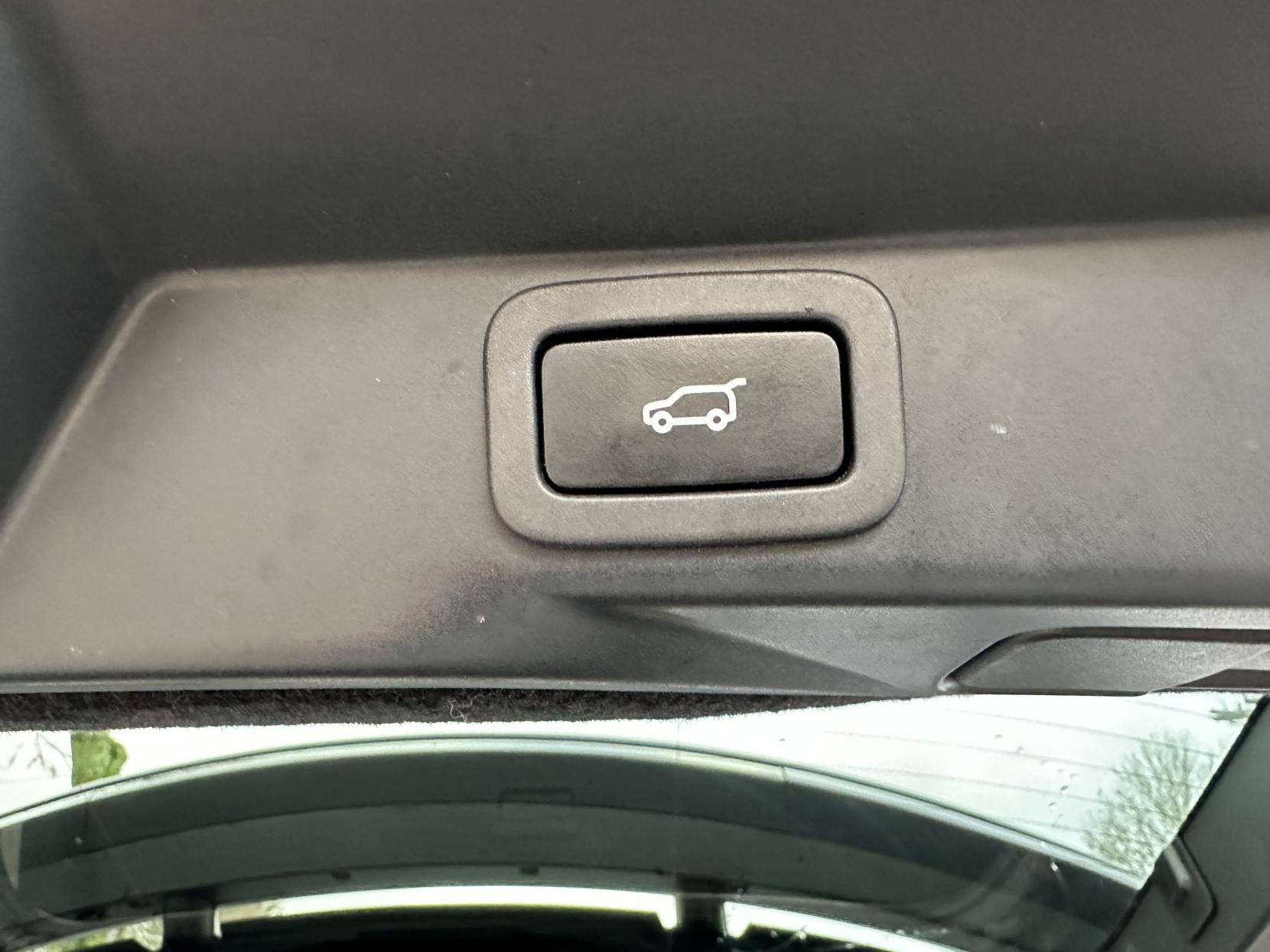 Land Rover Range Rover Sport 3.0 SD V6 Autobiography Dynamic SUV 5dr Diesel Auto 4WD Euro 6 (s/s) (306 ps)