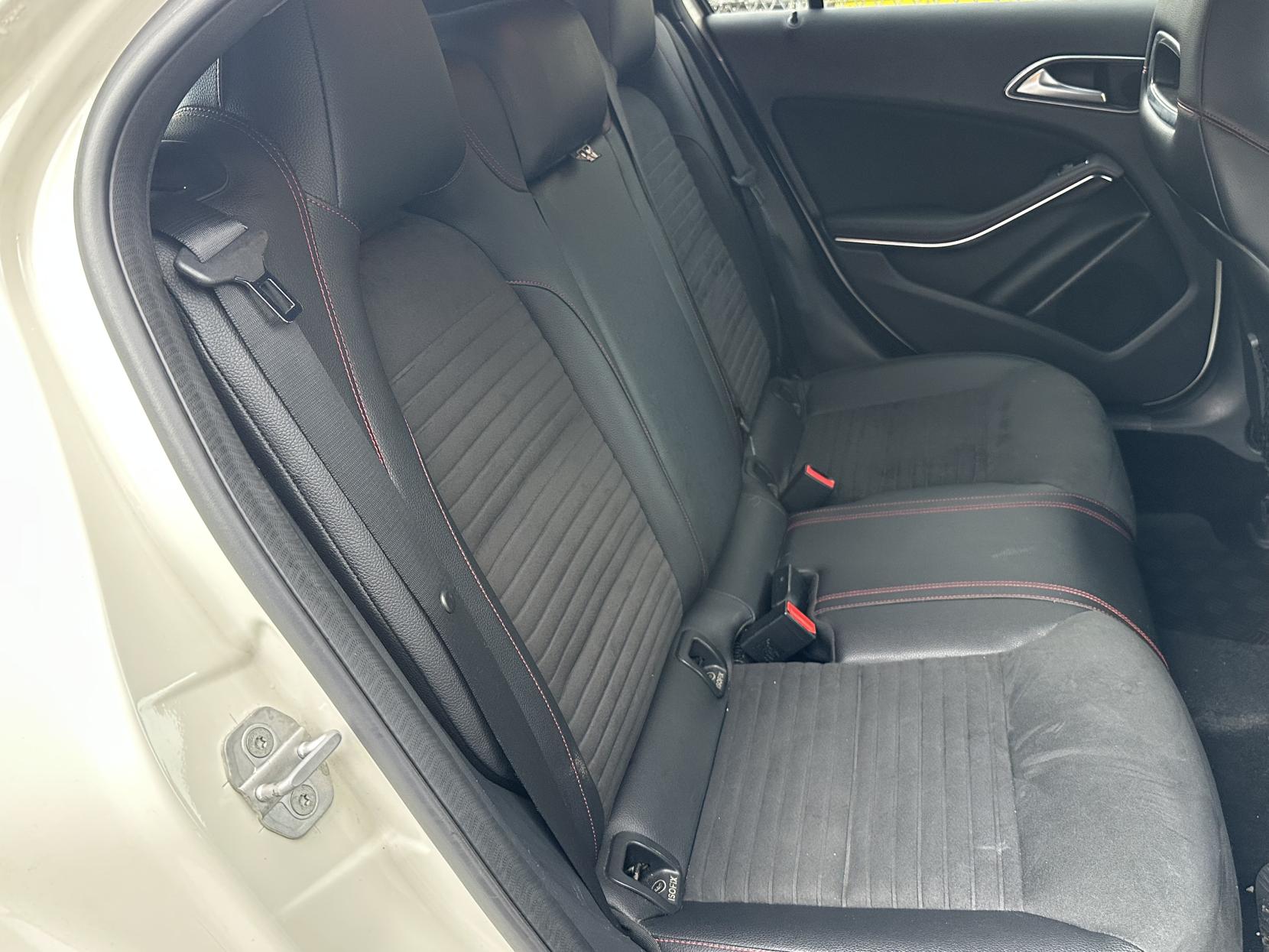 Mercedes-Benz A Class 2.1 A200d AMG Line Hatchback 5dr Diesel 7G-DCT Euro 6 (s/s) (136 ps)