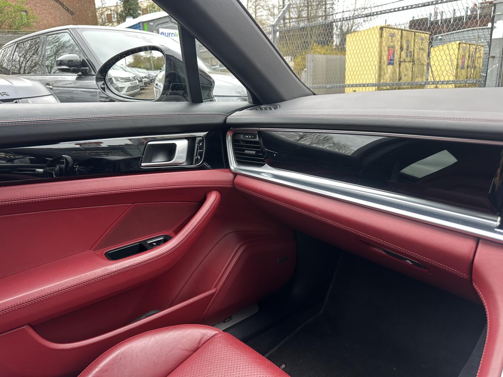 Porsche Panamera 2.9 V6 E-Hybrid 14kWh 4 Saloon 5dr Petrol Plug-in Hybrid PDK 4WD Euro 6 (s/s) (462 ps)