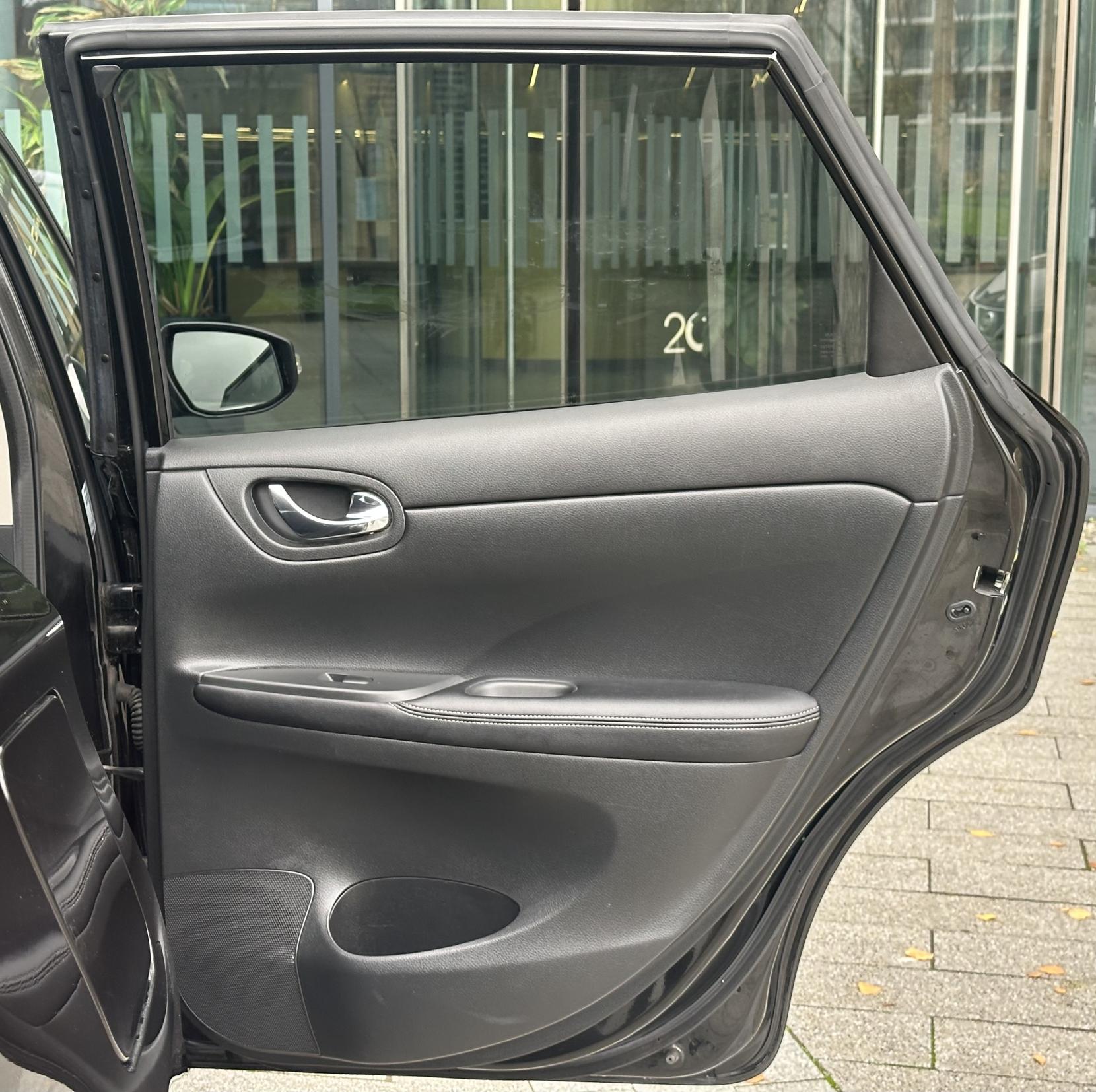 Nissan Pulsar 1.2 DIG-T Tekna Hatchback 5dr Petrol XTRON Euro 6 (s/s) (115 ps)