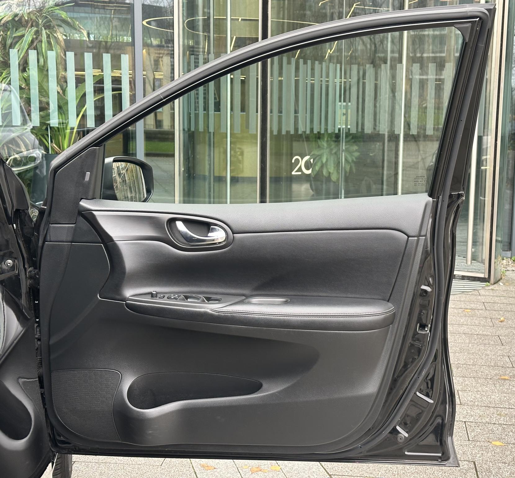 Nissan Pulsar 1.2 DIG-T Tekna Hatchback 5dr Petrol XTRON Euro 6 (s/s) (115 ps)