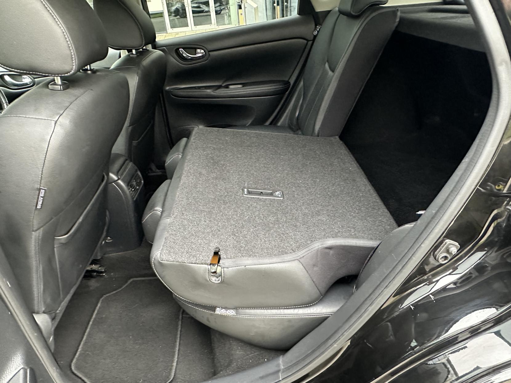 Nissan Pulsar 1.2 DIG-T Tekna Hatchback 5dr Petrol XTRON Euro 6 (s/s) (115 ps)