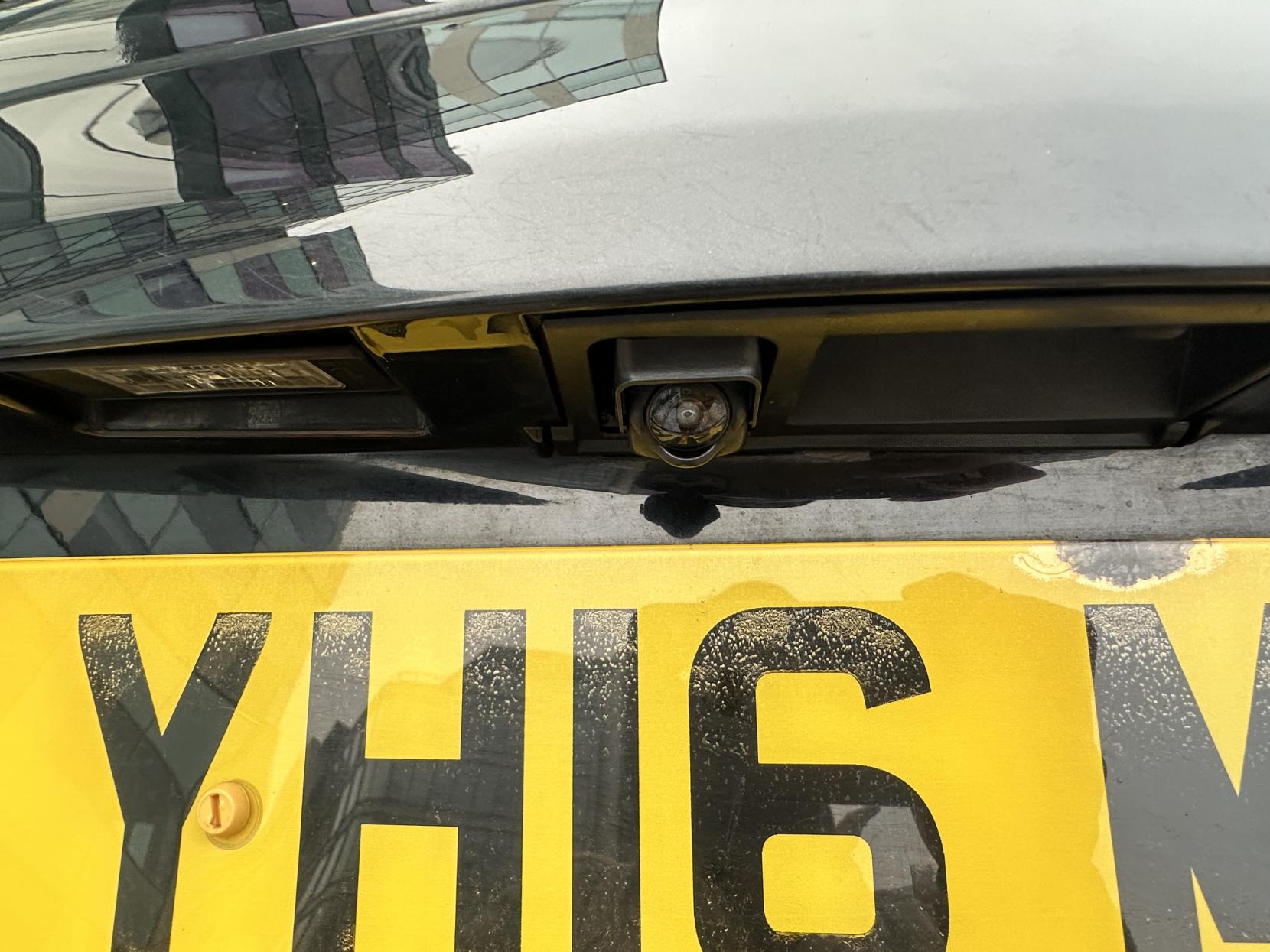 Nissan Pulsar 1.2 DIG-T Tekna Hatchback 5dr Petrol XTRON Euro 6 (s/s) (115 ps)