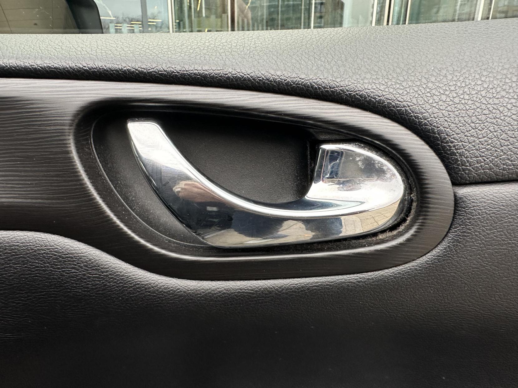 Nissan Pulsar 1.2 DIG-T Tekna Hatchback 5dr Petrol XTRON Euro 6 (s/s) (115 ps)