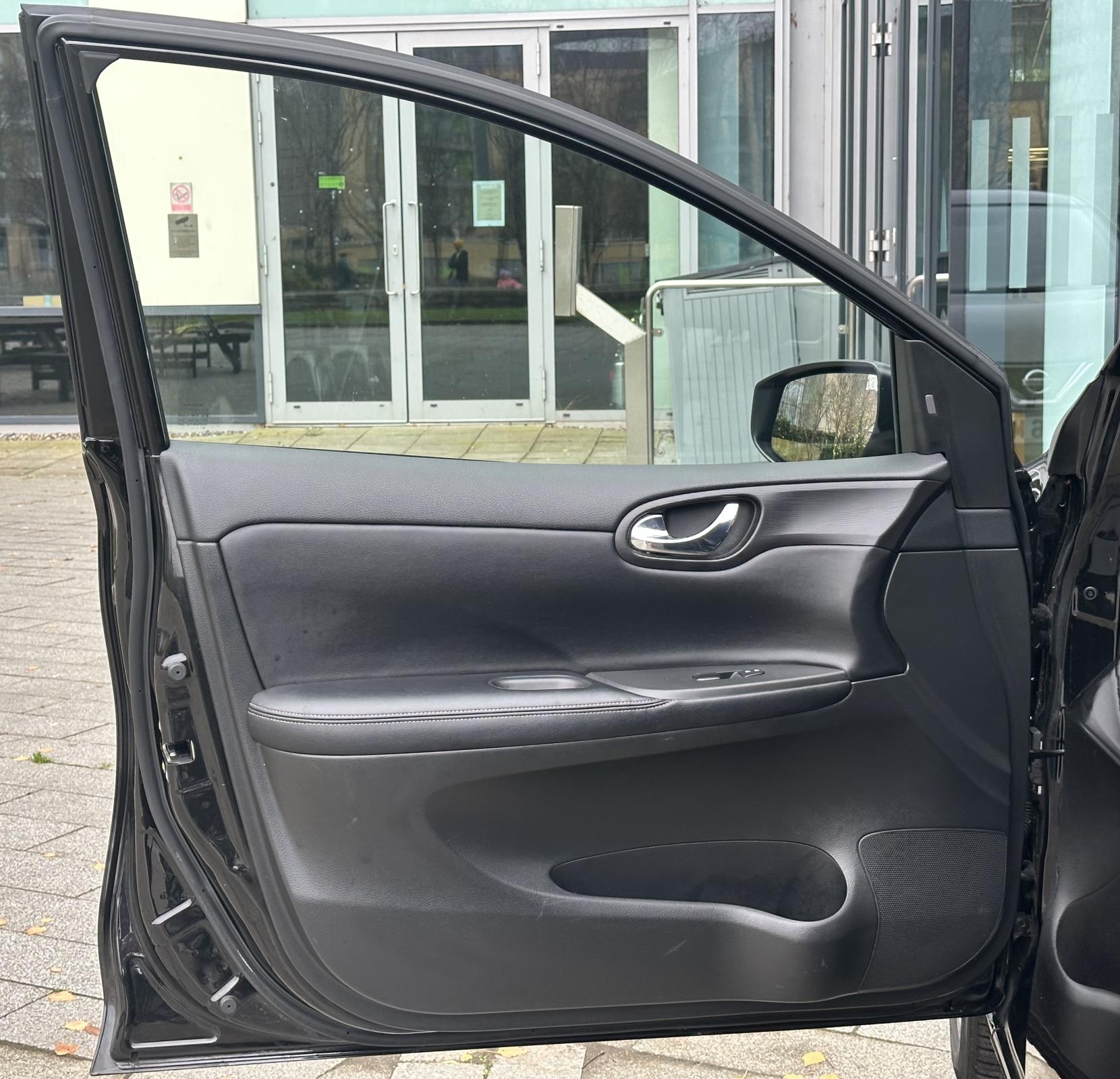 Nissan Pulsar 1.2 DIG-T Tekna Hatchback 5dr Petrol XTRON Euro 6 (s/s) (115 ps)