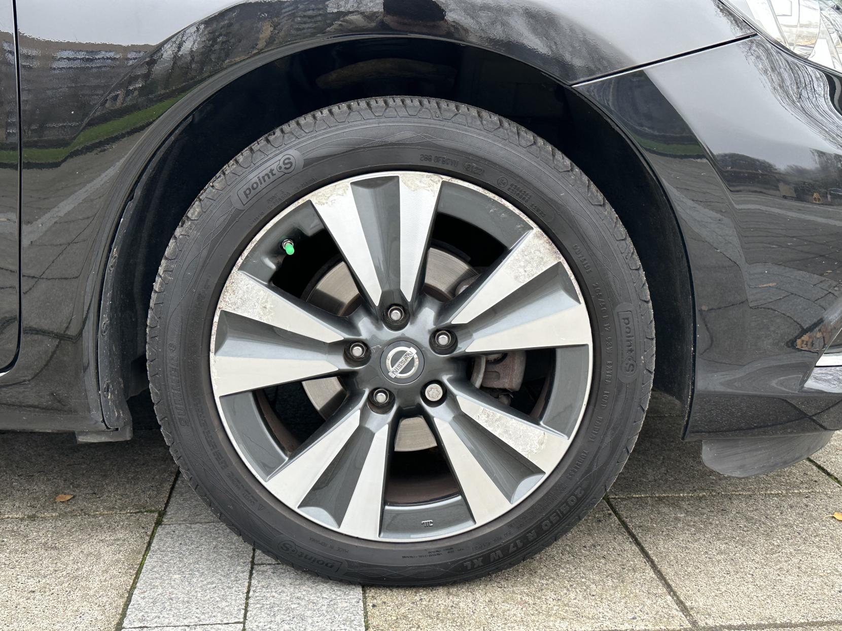 Nissan Pulsar 1.2 DIG-T Tekna Hatchback 5dr Petrol XTRON Euro 6 (s/s) (115 ps)