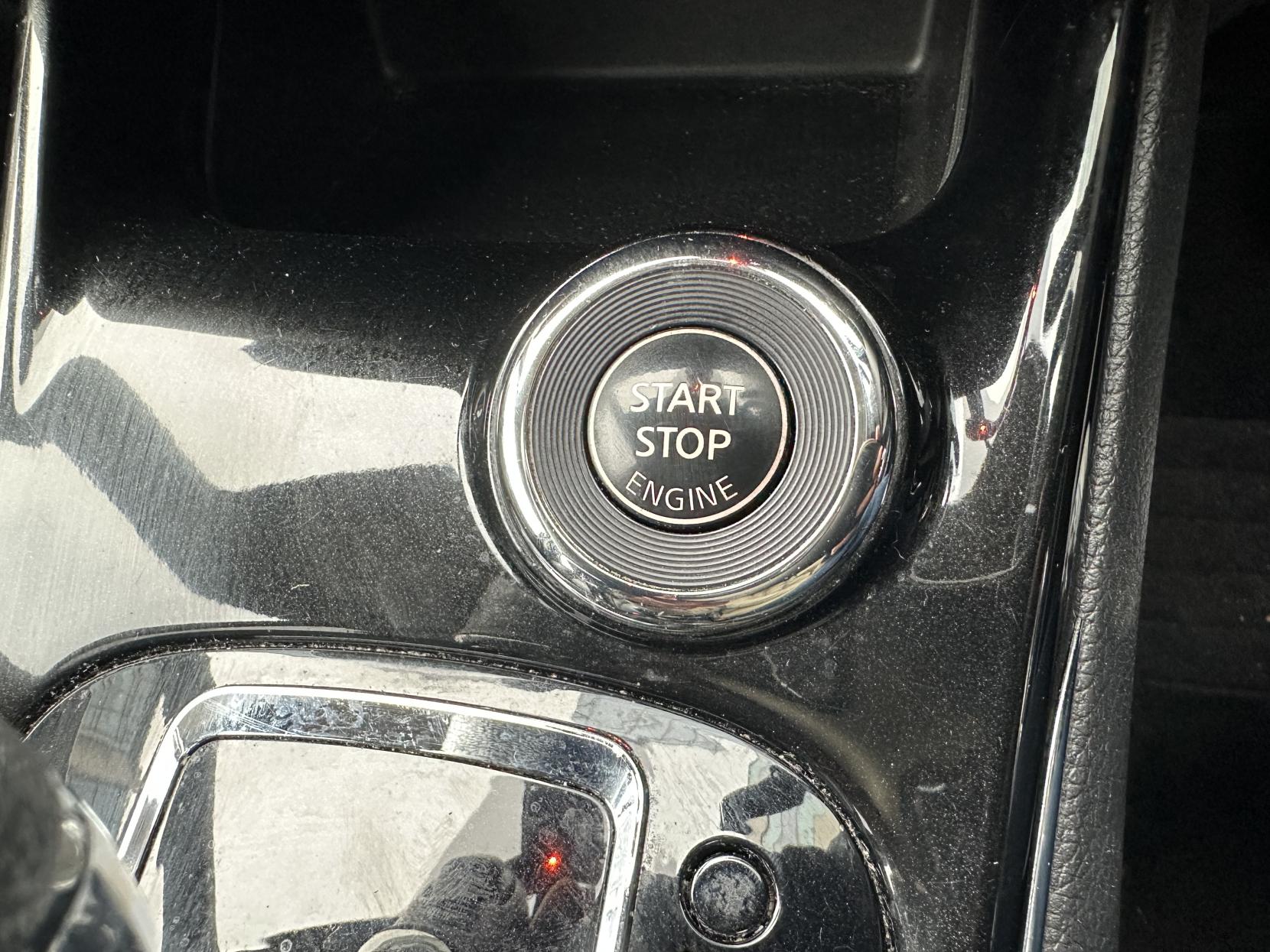 Nissan Pulsar 1.2 DIG-T Tekna Hatchback 5dr Petrol XTRON Euro 6 (s/s) (115 ps)