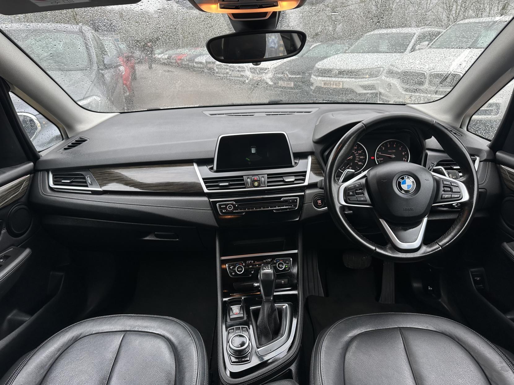 BMW 2 Series Active Tourer 2.0 220i Luxury MPV 5dr Petrol Auto Euro 6 (s/s) (192 ps)