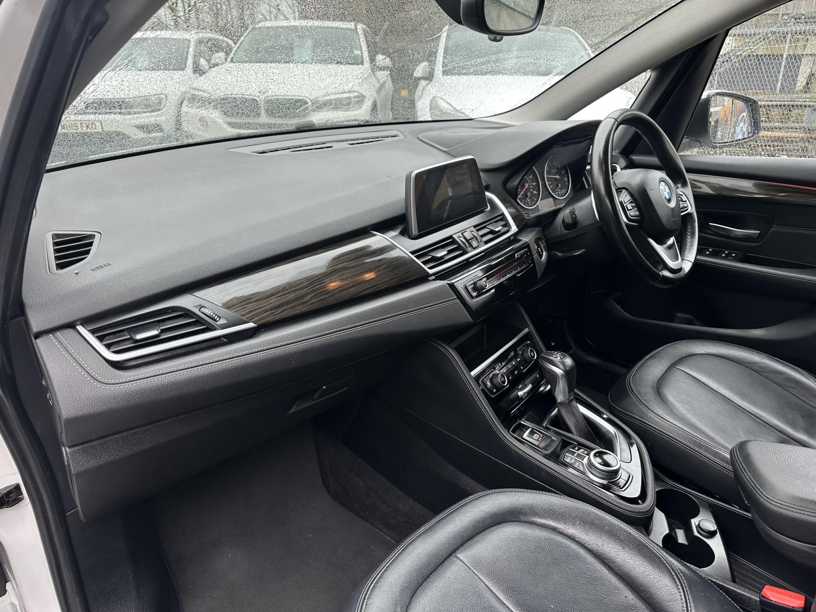 BMW 2 Series Active Tourer 2.0 220i Luxury MPV 5dr Petrol Auto Euro 6 (s/s) (192 ps)