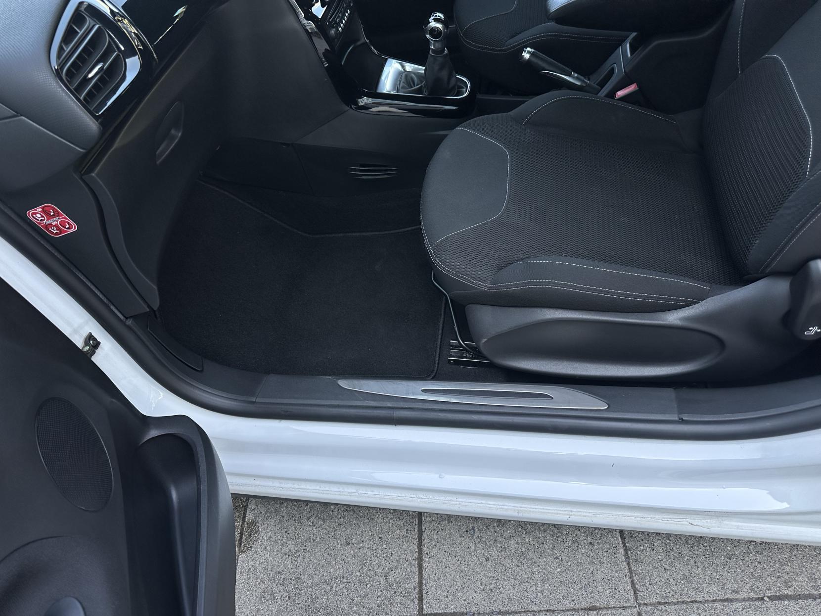 Citroen DS3 1.2 PureTech DStyle Plus Hatchback 3dr Petrol Manual Euro 6 (s/s) (110 ps)