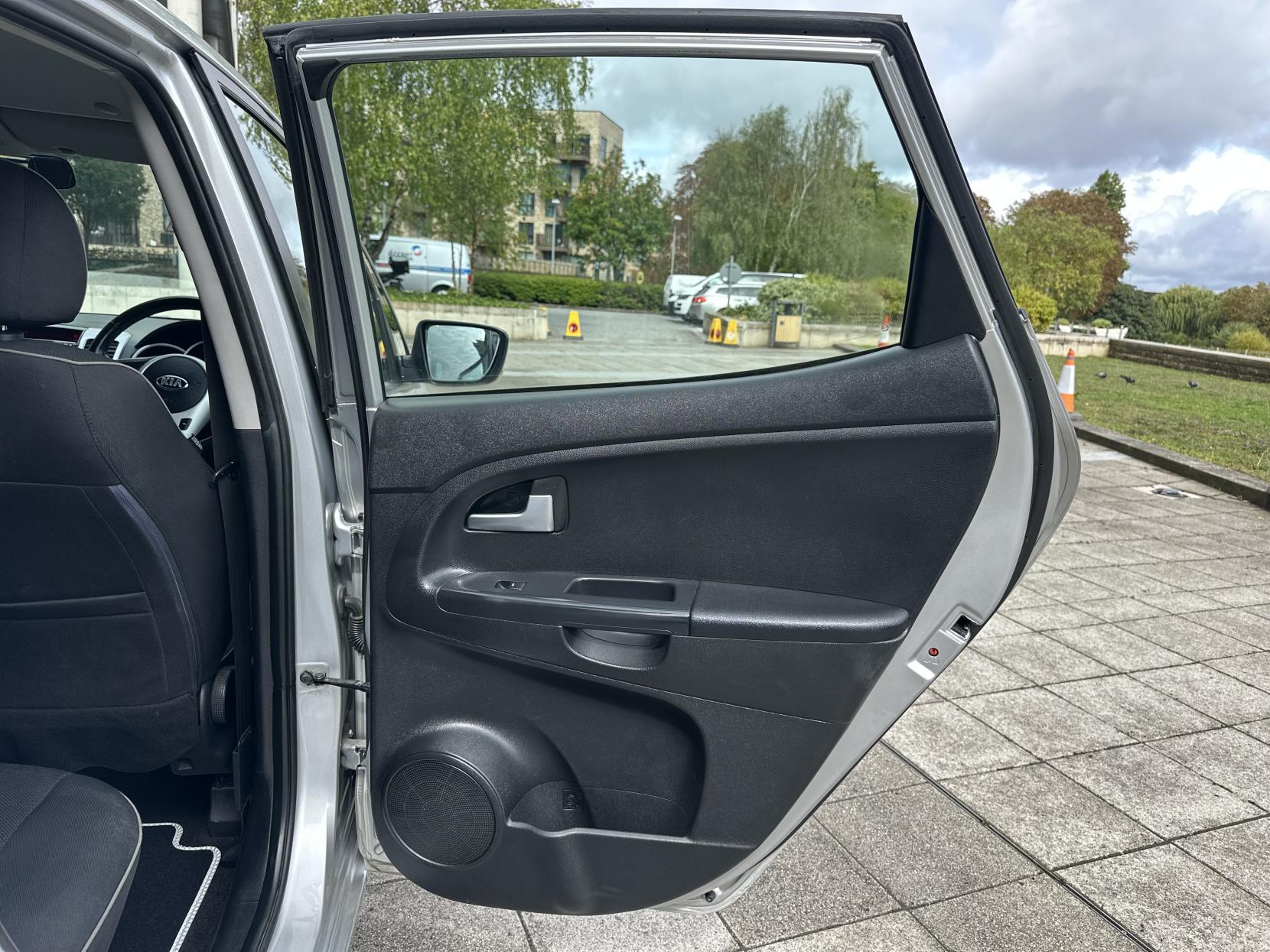 Kia Venga 1.6 2 MPV 5dr Petrol Auto Euro 5 (123 bhp)