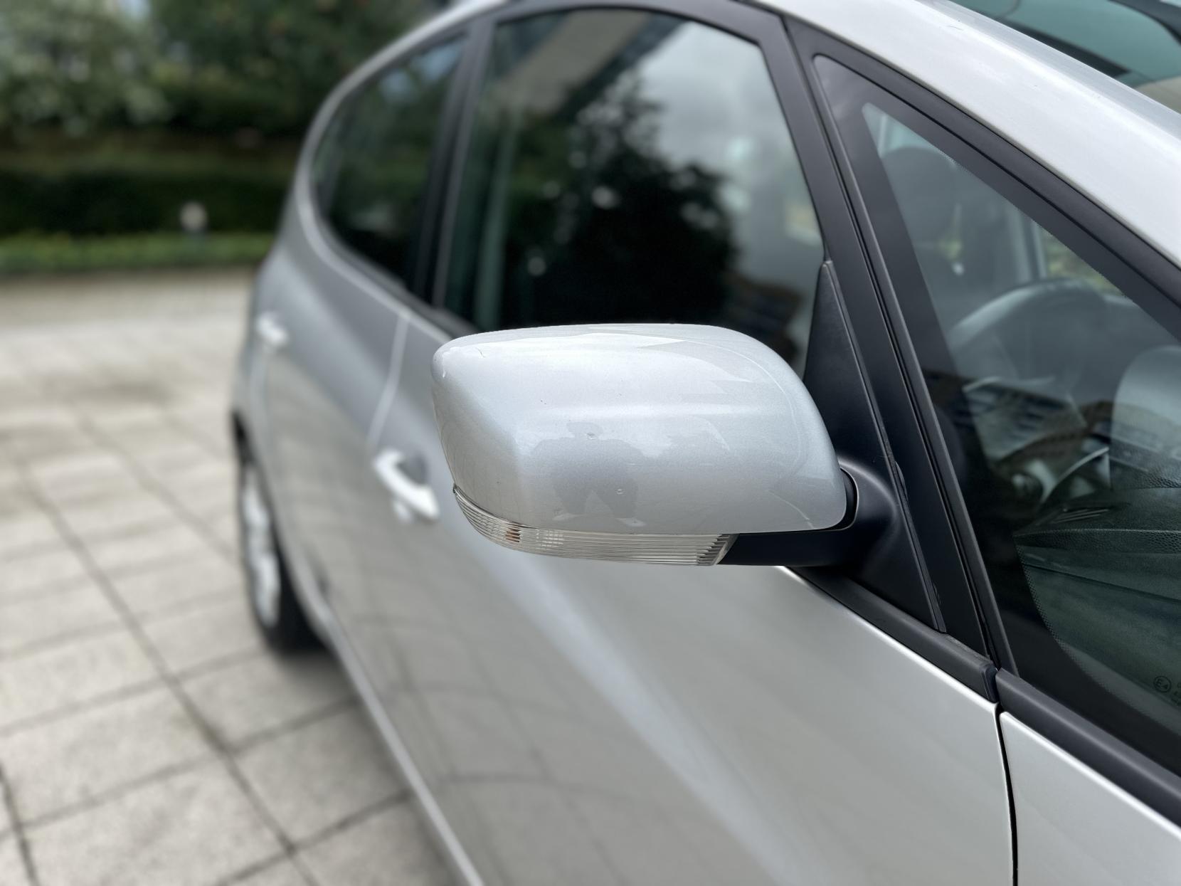 Kia Venga 1.6 2 MPV 5dr Petrol Auto Euro 5 (123 bhp)