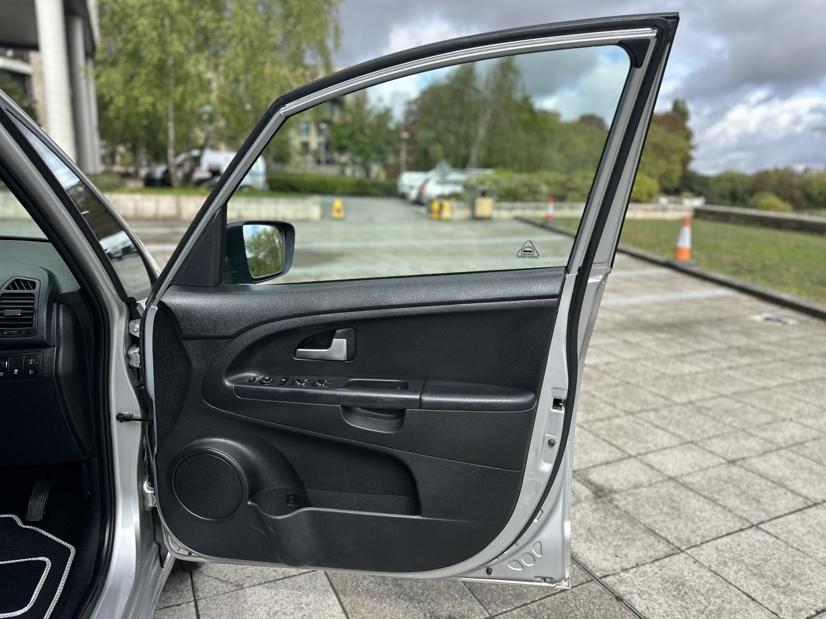 Kia Venga 1.6 2 MPV 5dr Petrol Auto Euro 5 (123 bhp)
