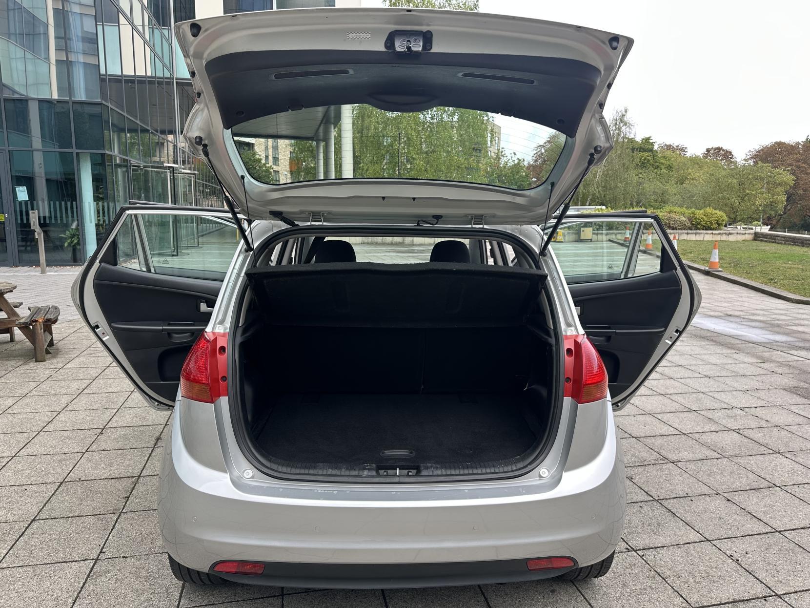 Kia Venga 1.6 2 MPV 5dr Petrol Auto Euro 5 (123 bhp)
