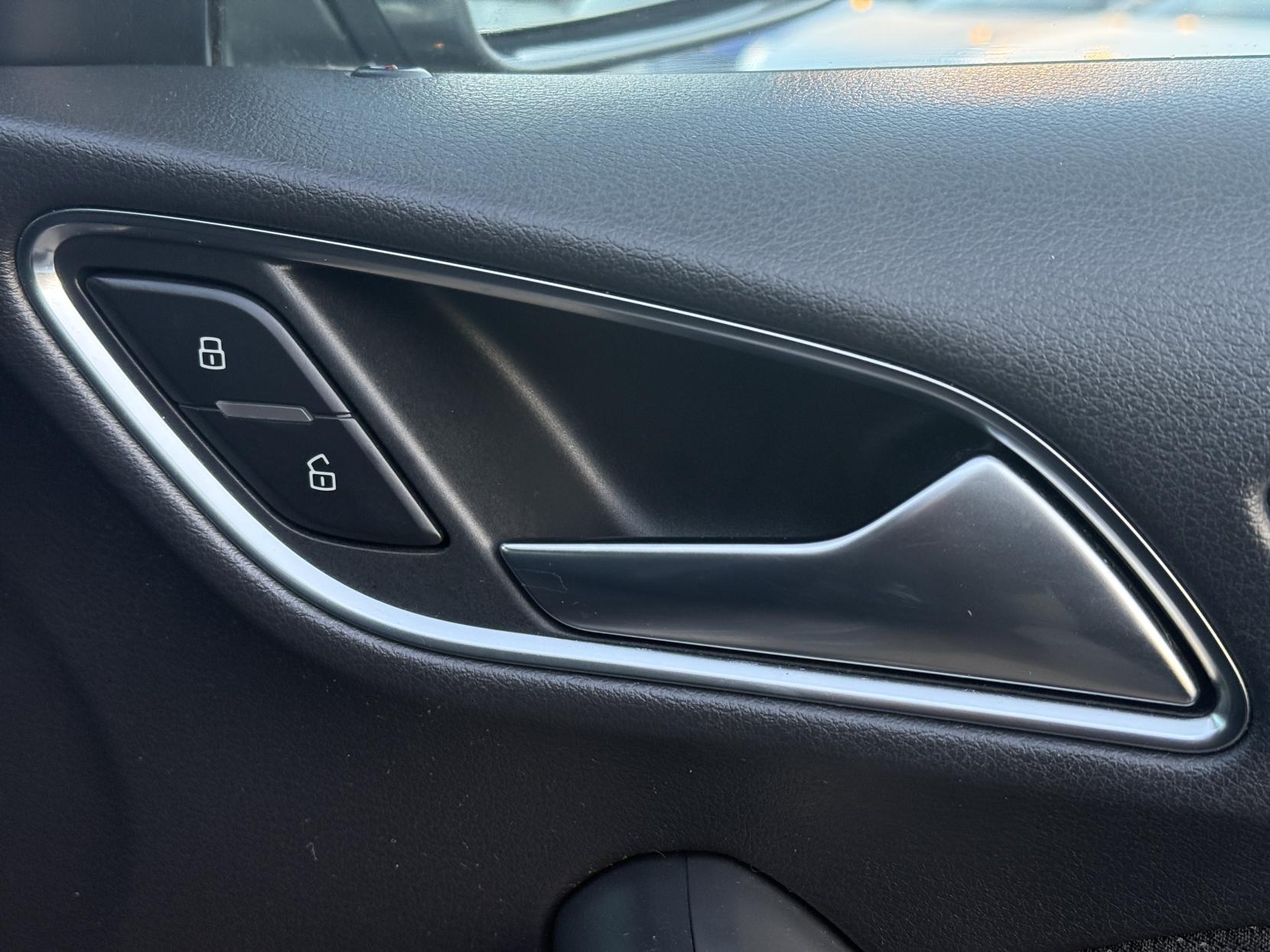 Audi Q3 2.0 TFSI S line SUV 5dr Petrol S Tronic quattro Euro 5 (s/s) (170 ps)