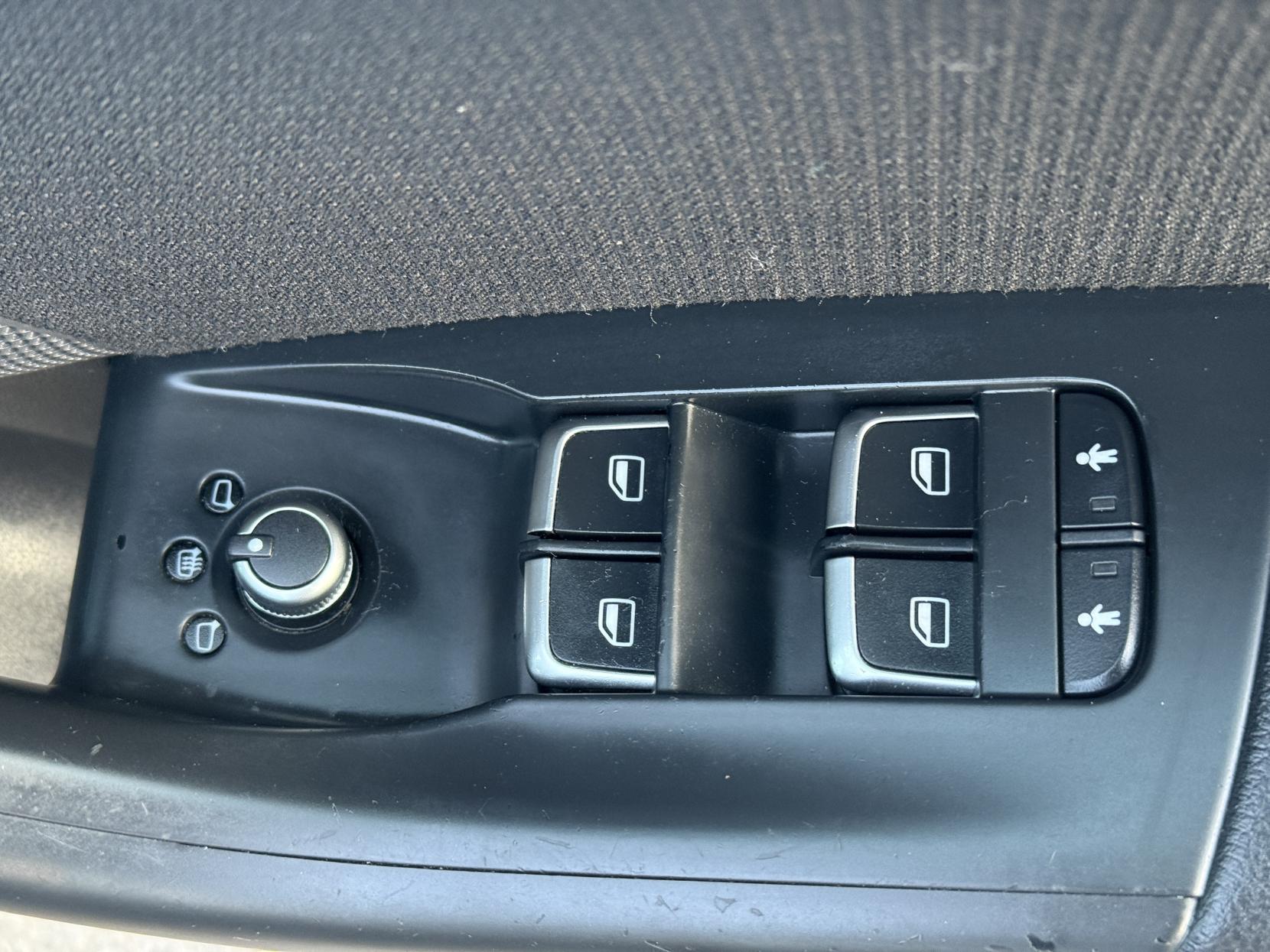 Audi Q3 2.0 TFSI S line SUV 5dr Petrol S Tronic quattro Euro 5 (s/s) (170 ps)