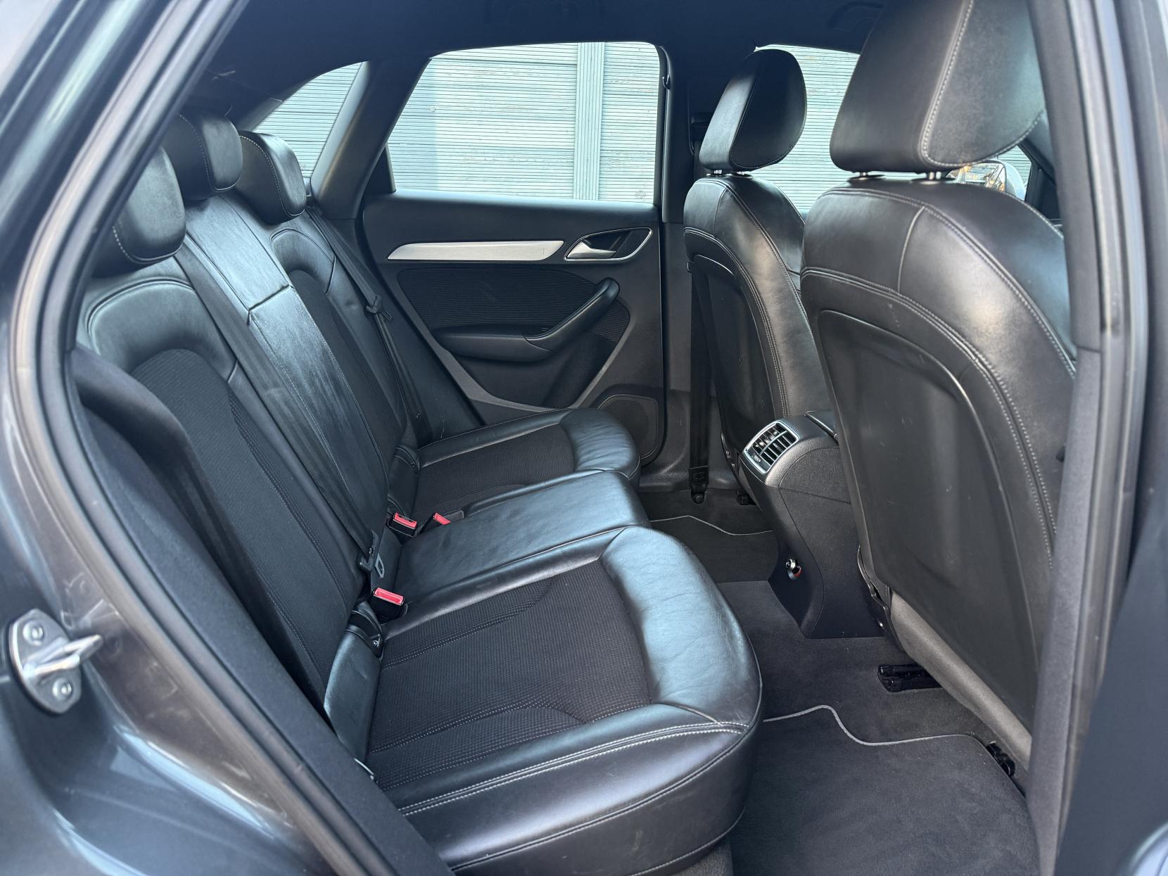 Audi Q3 2.0 TFSI S line SUV 5dr Petrol S Tronic quattro Euro 5 (s/s) (170 ps)