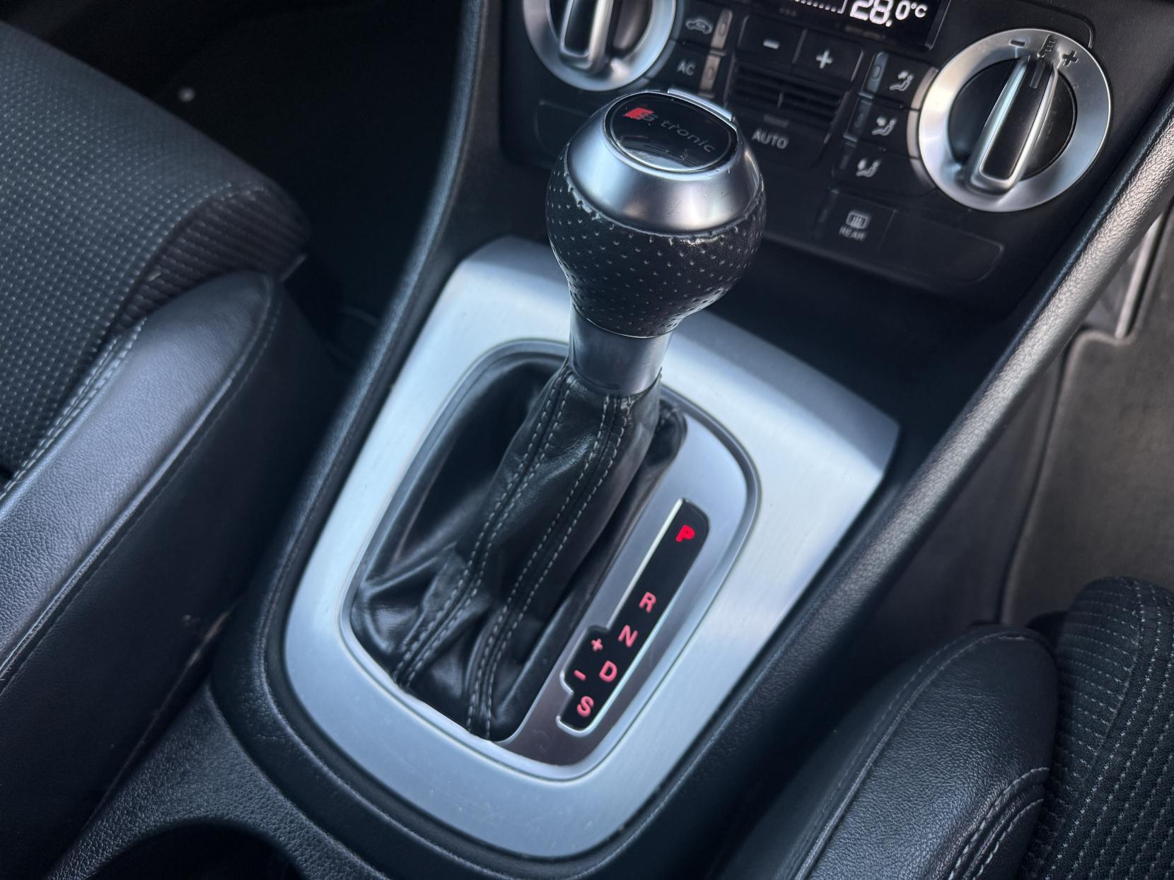 Audi Q3 2.0 TFSI S line SUV 5dr Petrol S Tronic quattro Euro 5 (s/s) (170 ps)