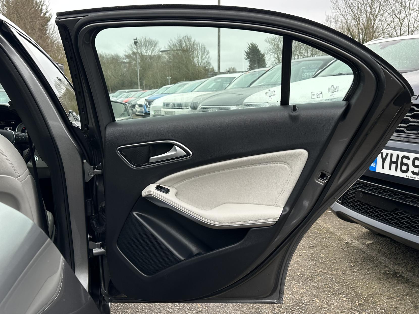 Mercedes-Benz A Class 1.6 A180 Sport Edition Hatchback 5dr Petrol 7G-DCT Euro 6 (s/s) (122 ps)