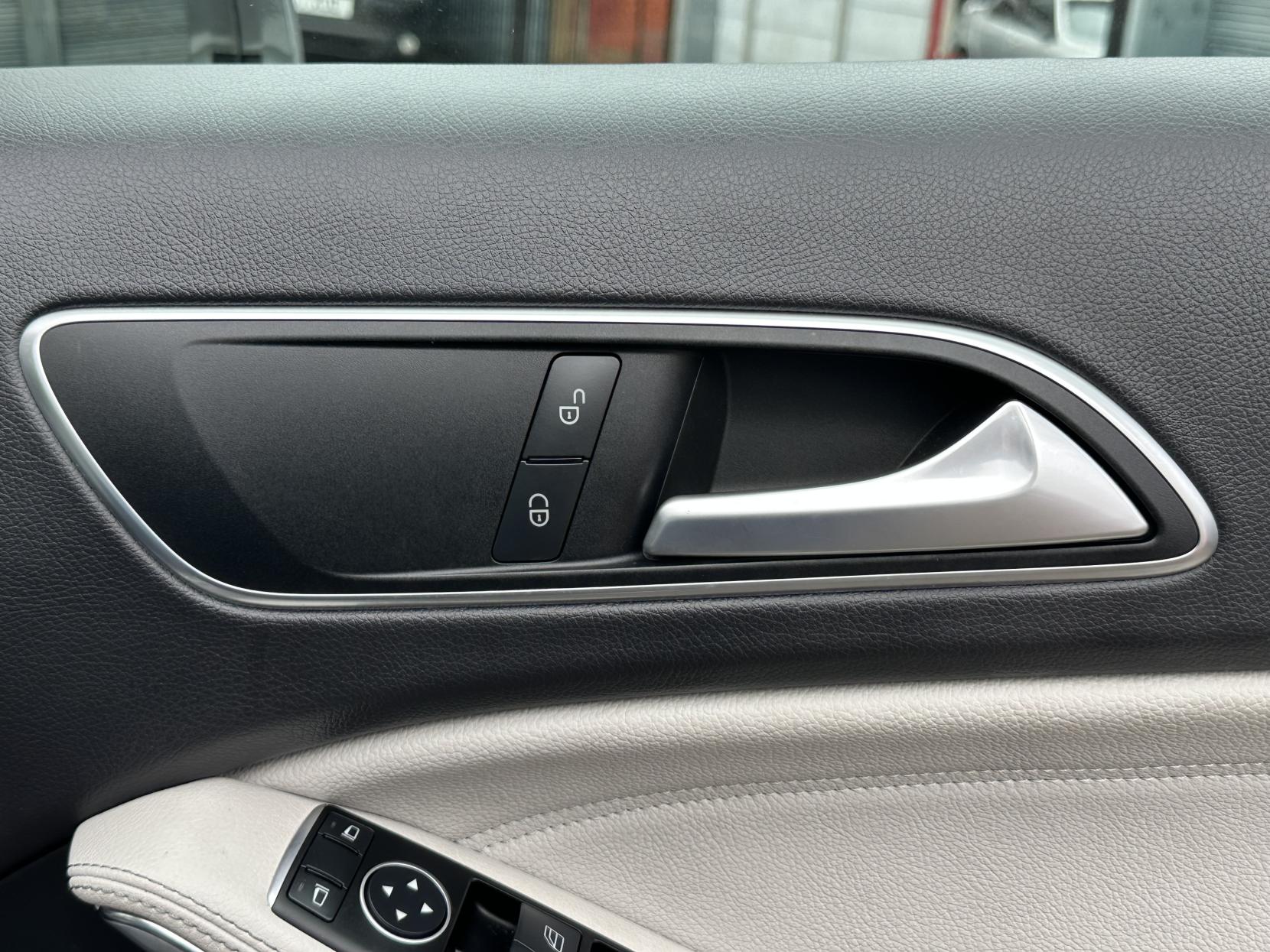 Mercedes-Benz A Class 1.6 A180 Sport Edition Hatchback 5dr Petrol 7G-DCT Euro 6 (s/s) (122 ps)