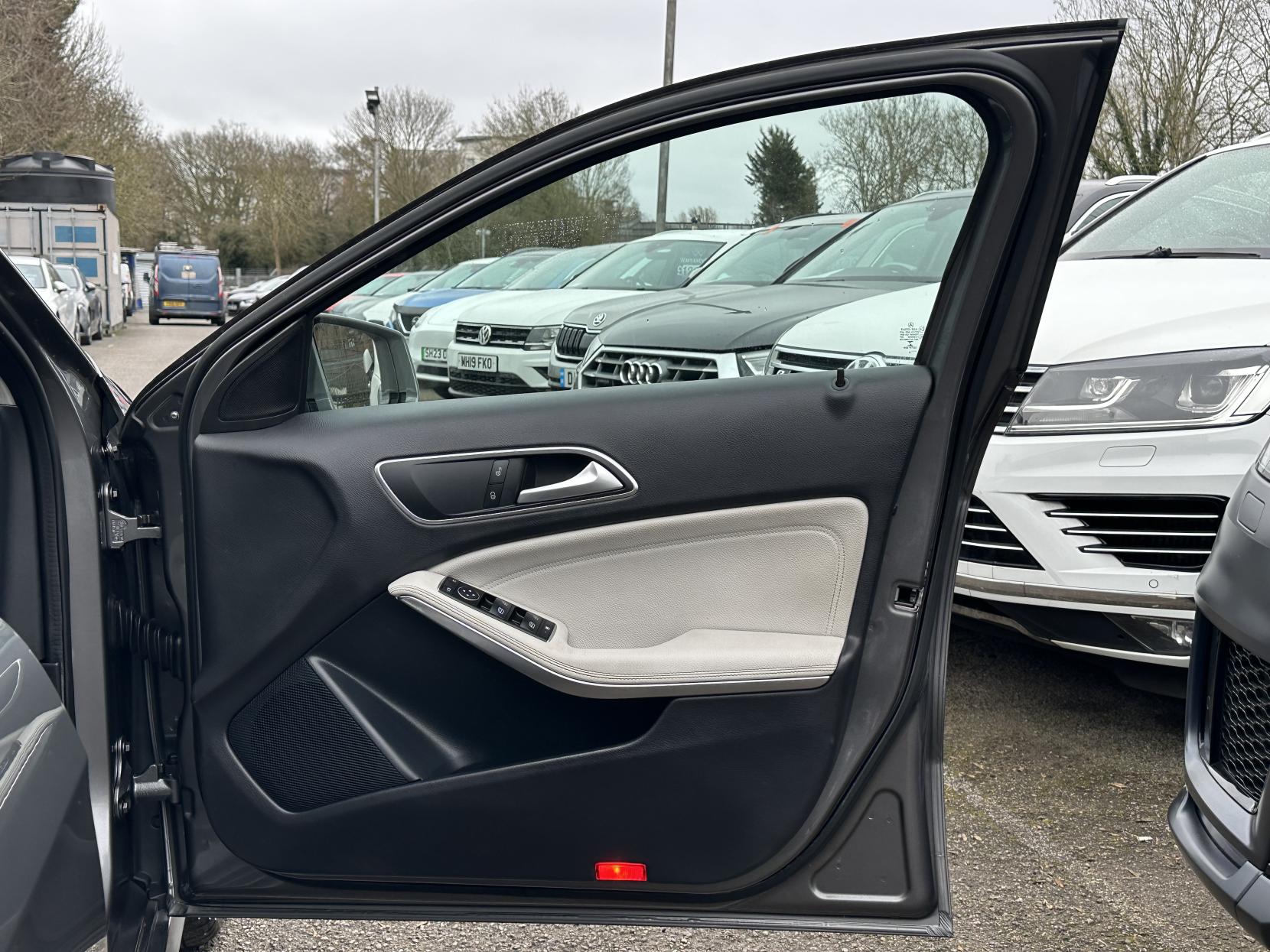 Mercedes-Benz A Class 1.6 A180 Sport Edition Hatchback 5dr Petrol 7G-DCT Euro 6 (s/s) (122 ps)