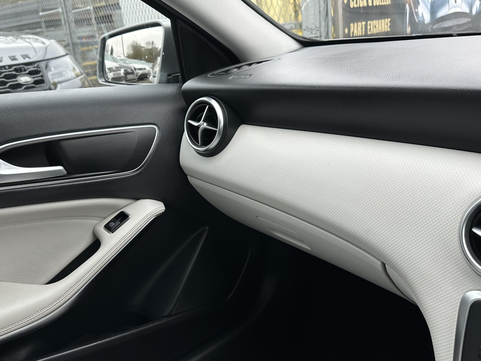 Mercedes-Benz A Class 1.6 A180 Sport Edition Hatchback 5dr Petrol 7G-DCT Euro 6 (s/s) (122 ps)