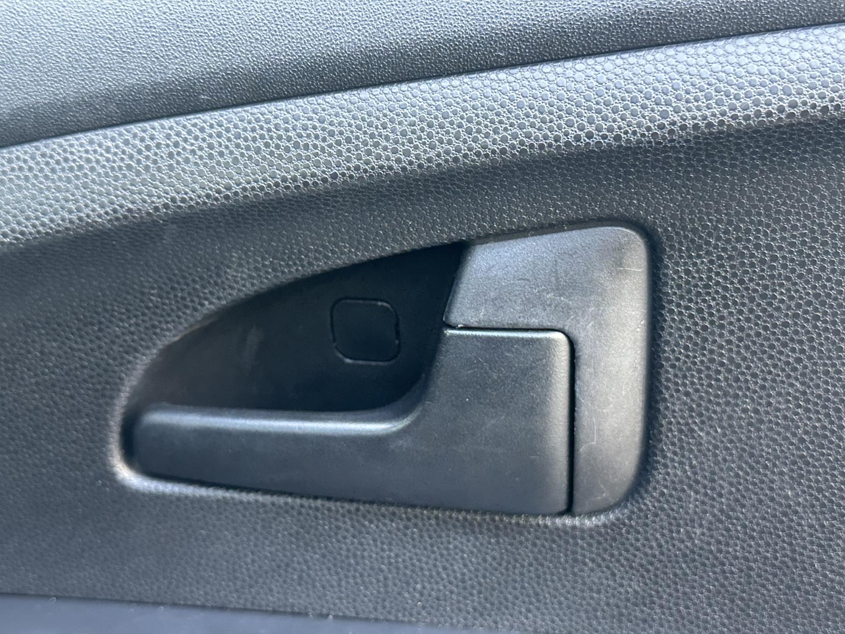 Kia Venga 1.4 1 MPV 5dr Petrol Manual Euro 5 (89 bhp)