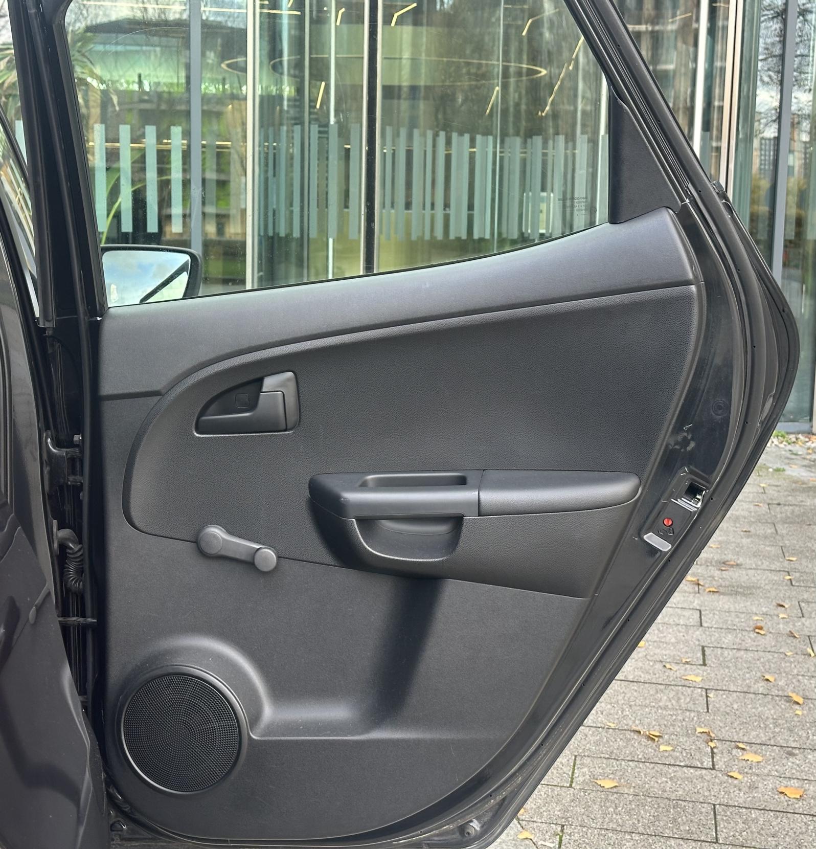 Kia Venga 1.4 1 MPV 5dr Petrol Manual Euro 5 (89 bhp)