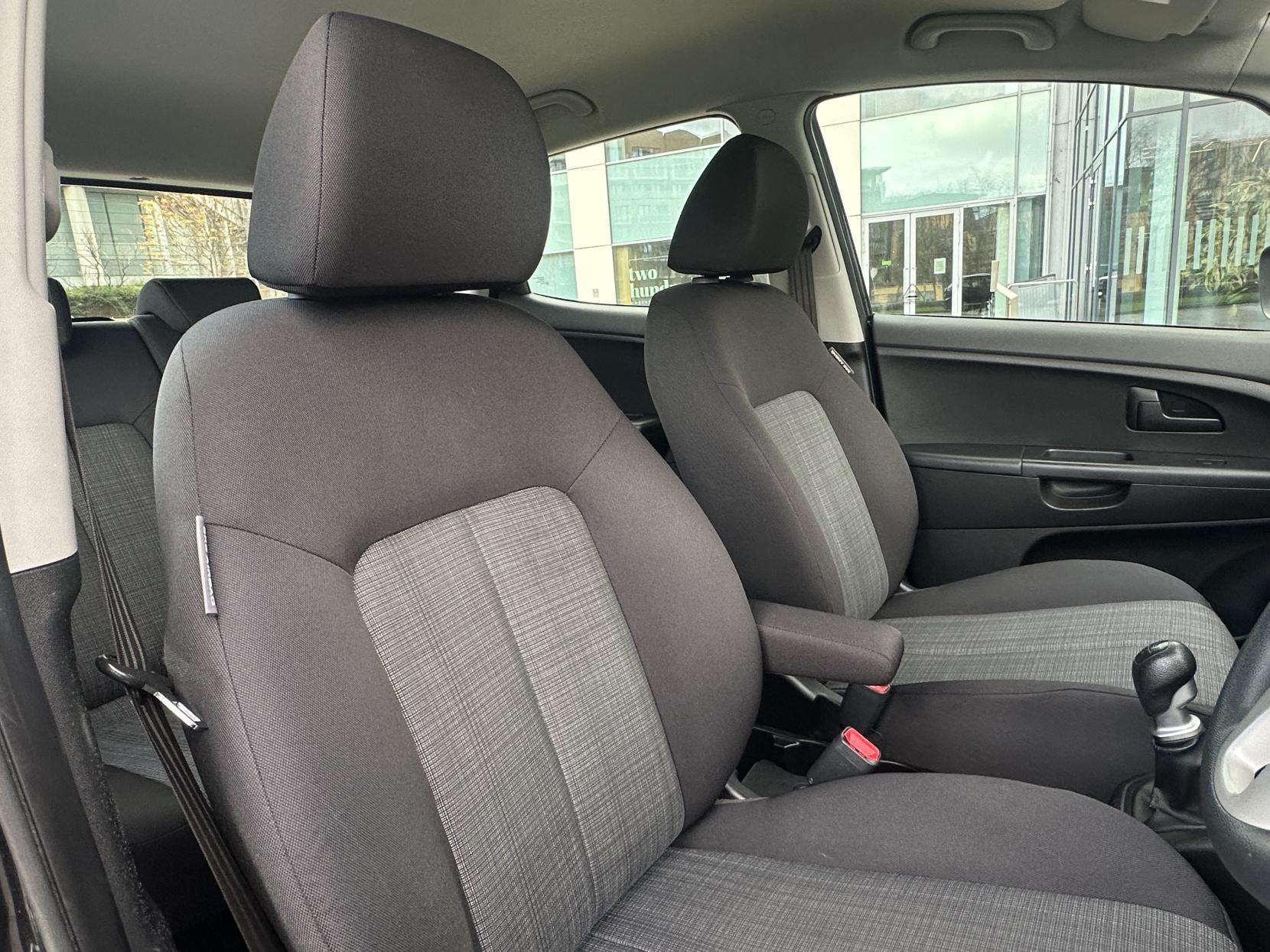 Kia Venga 1.4 1 MPV 5dr Petrol Manual Euro 5 (89 bhp)