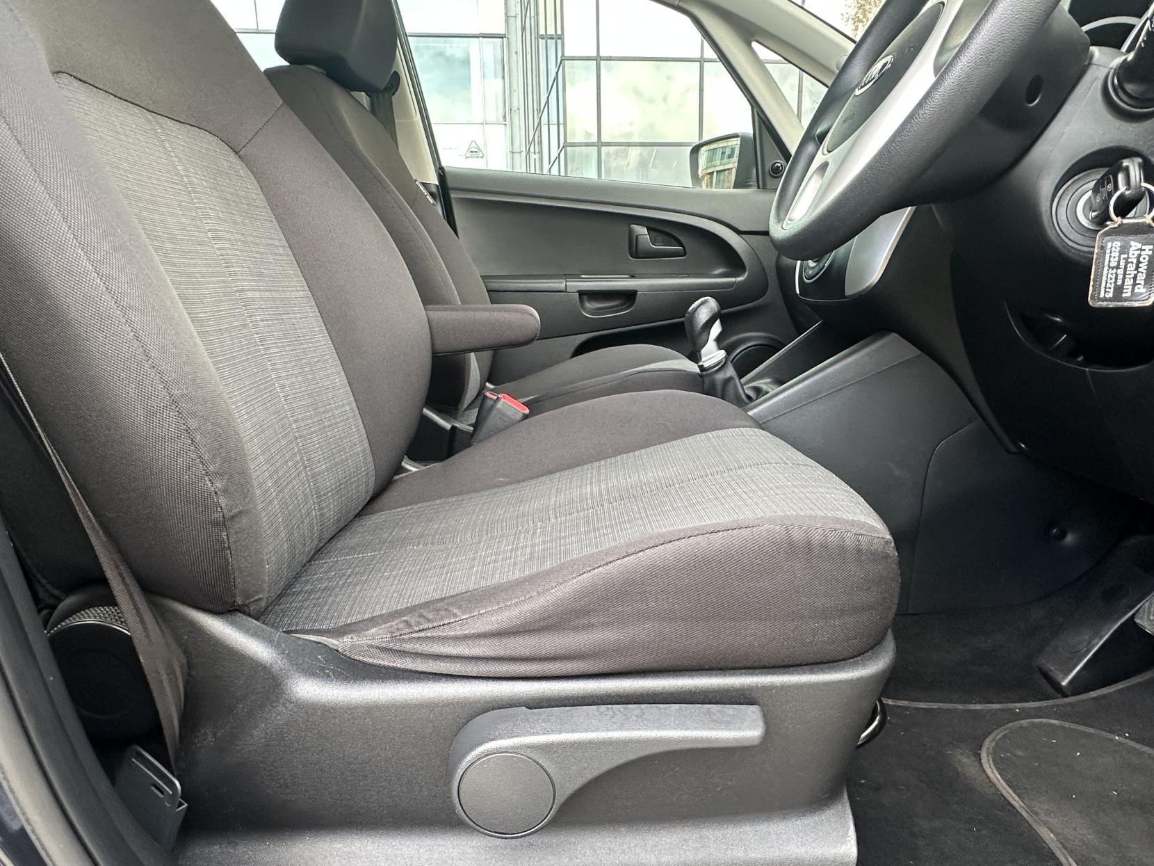 Kia Venga 1.4 1 MPV 5dr Petrol Manual Euro 5 (89 bhp)