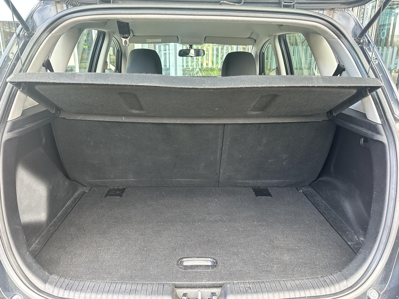 Kia Venga 1.4 1 MPV 5dr Petrol Manual Euro 5 (89 bhp)