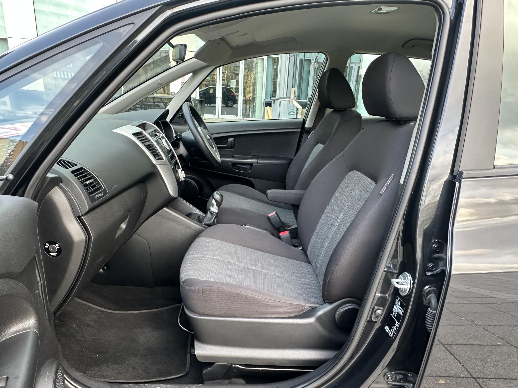 Kia Venga 1.4 1 MPV 5dr Petrol Manual Euro 5 (89 bhp)