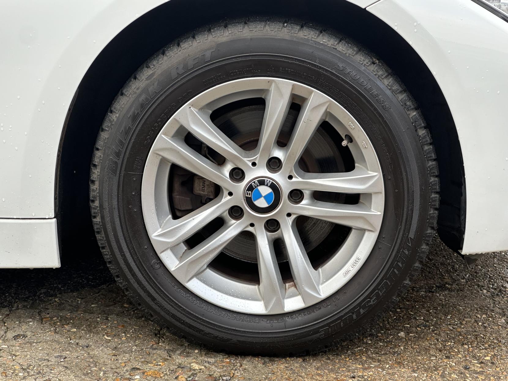 BMW 3 Series 2.0 320i Luxury Saloon 4dr Petrol Auto Euro 6 (s/s) (184 ps)