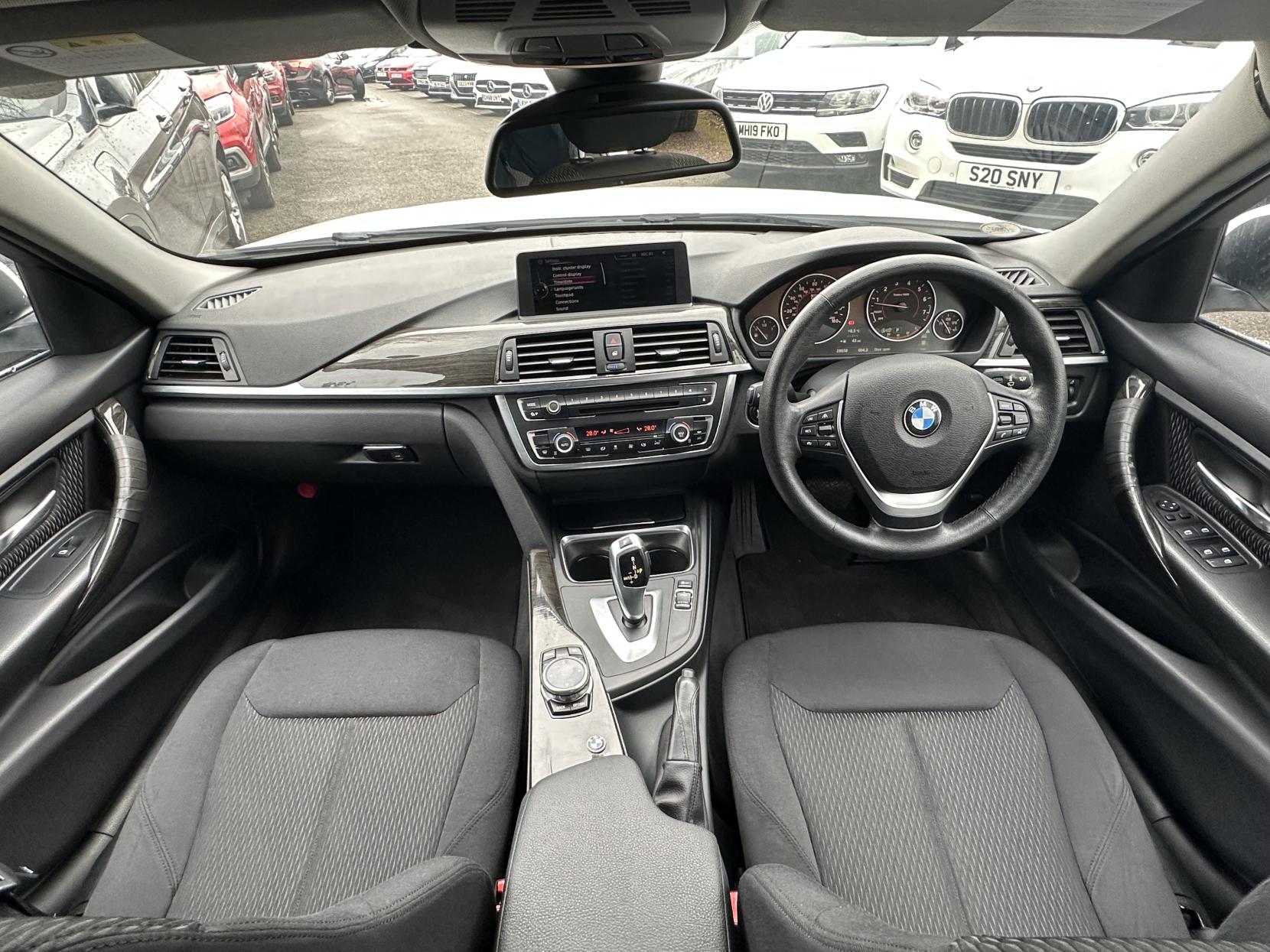 BMW 3 Series 2.0 320i Luxury Saloon 4dr Petrol Auto Euro 6 (s/s) (184 ps)